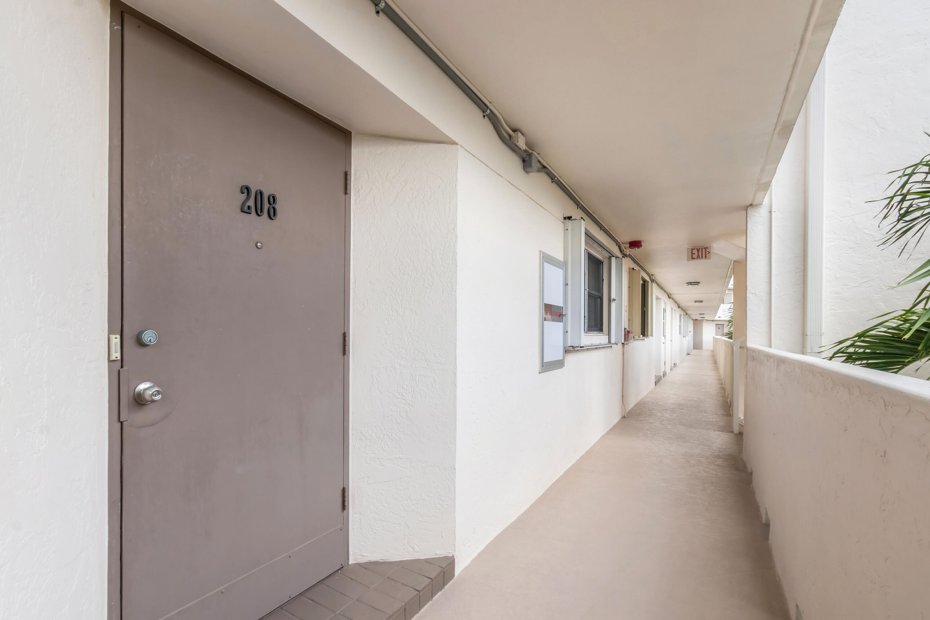 400 N Federal Highway 208