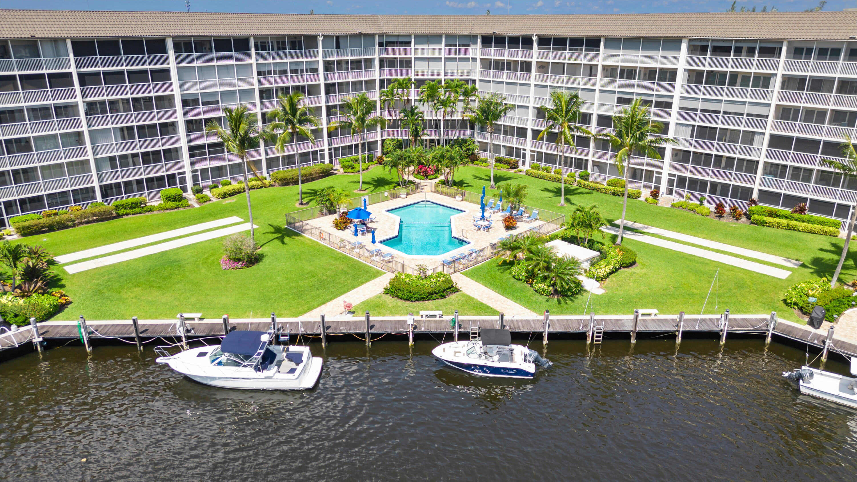 400 N Federal Highway 208