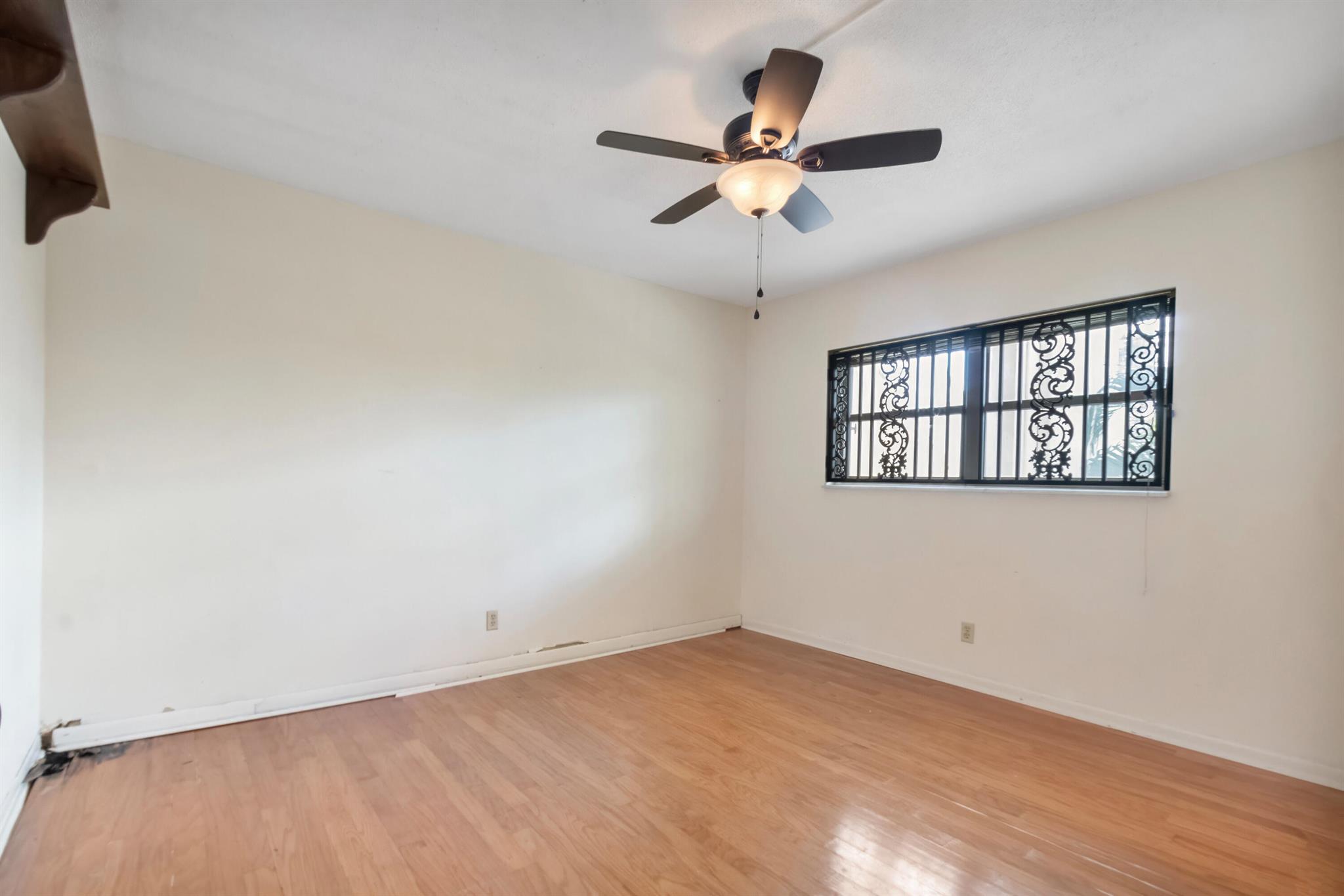 400 N Federal Highway 208