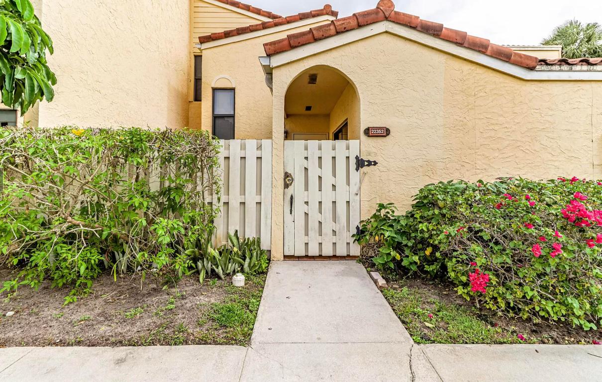 22352 Pineapple Walk Drive