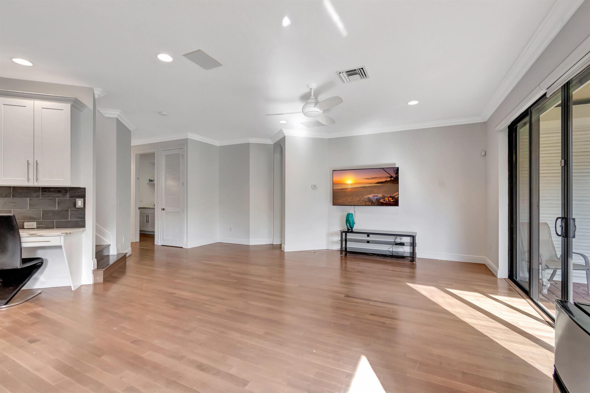 15700 Glencrest Avenue