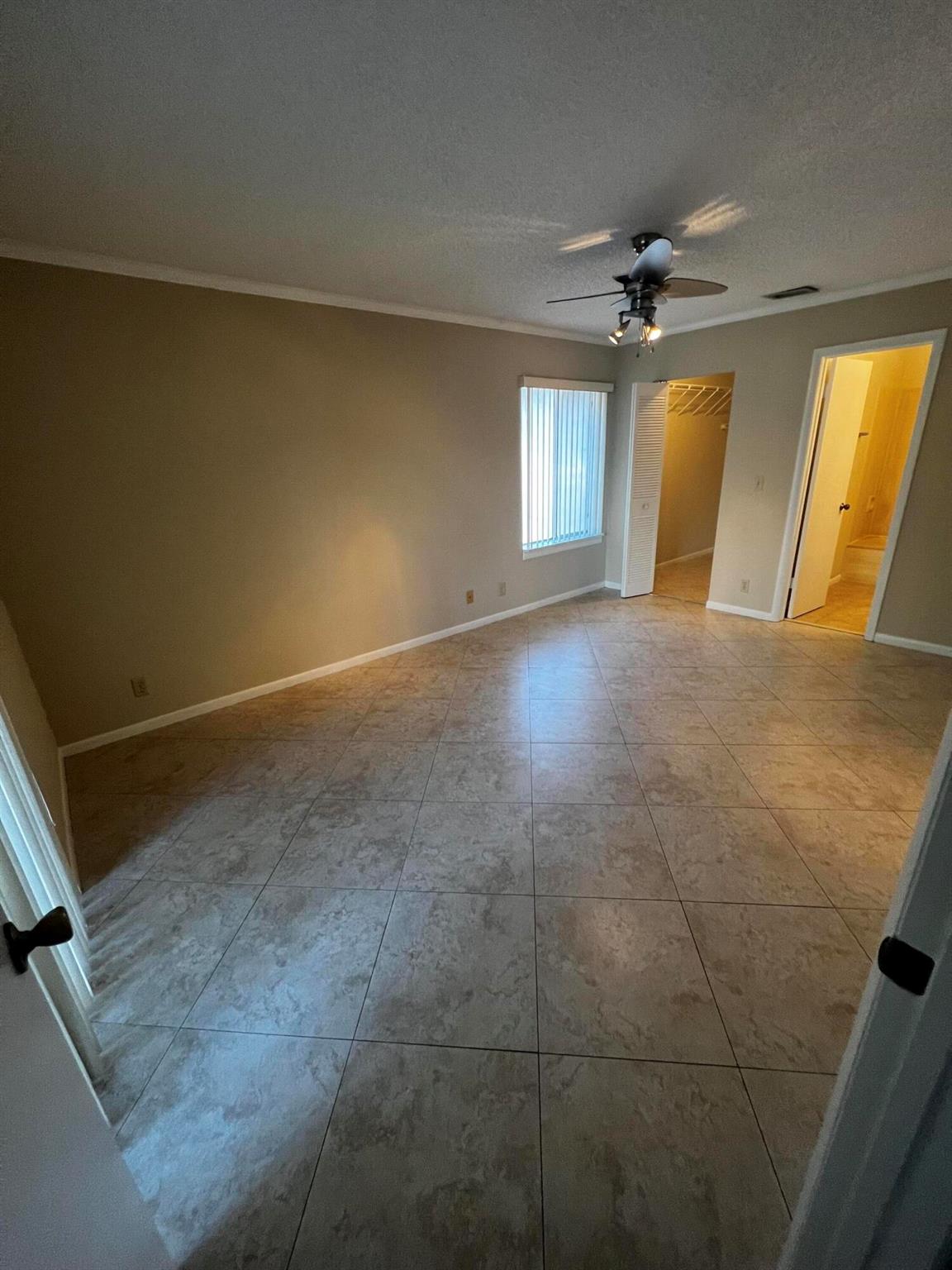 4215 S 57th Avenue E