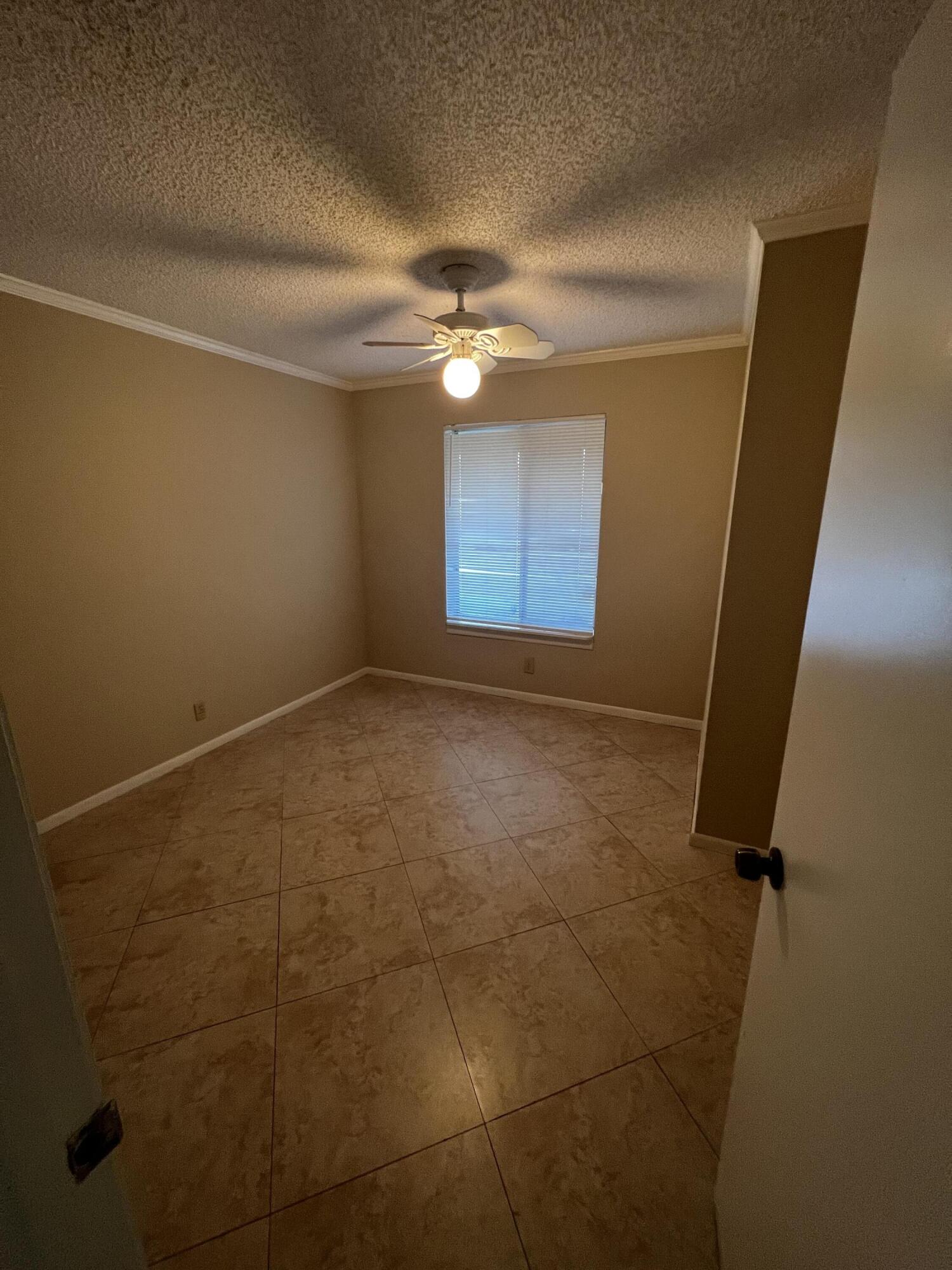 4215 S 57th Avenue E