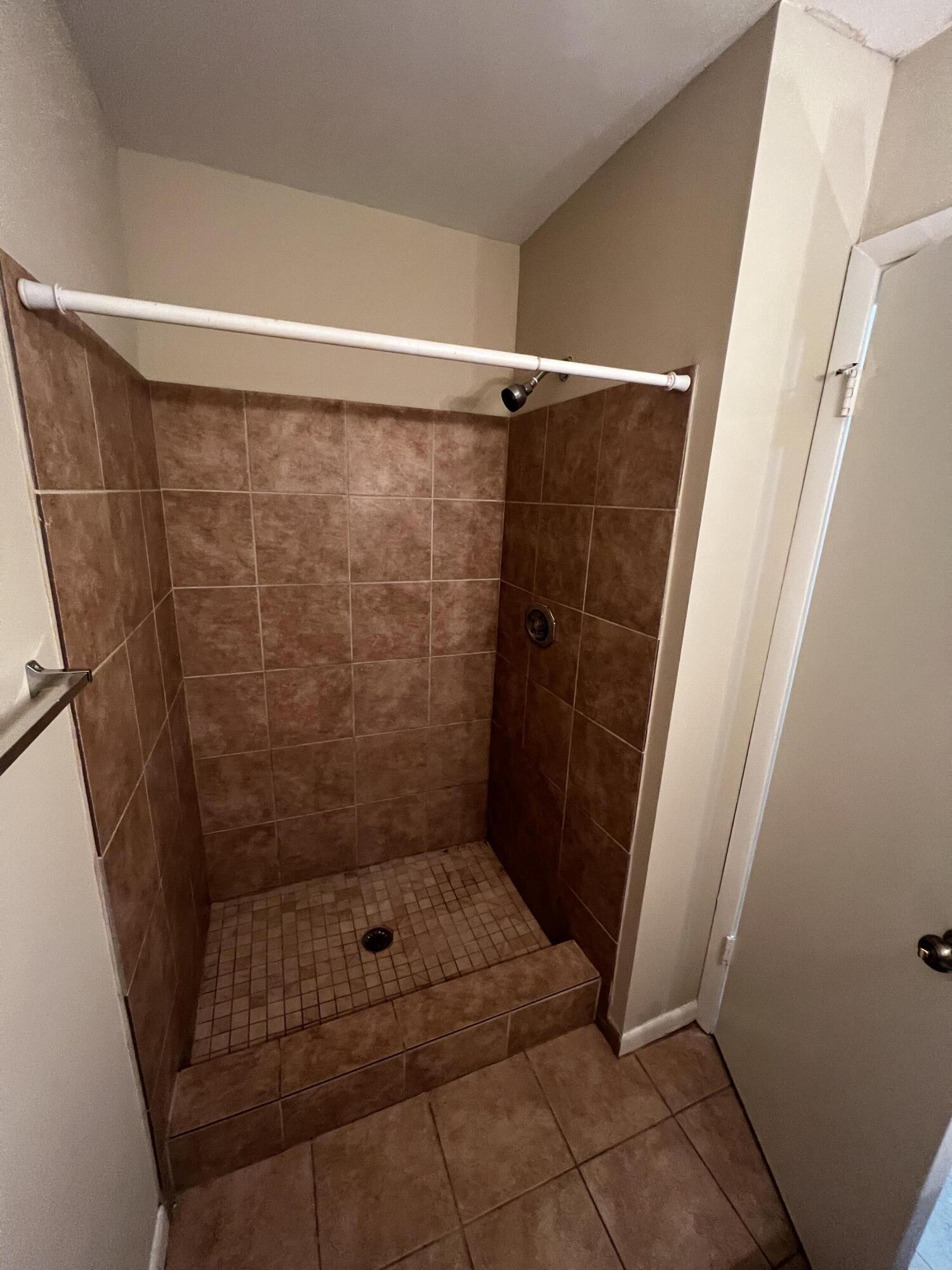 4215 S 57th Avenue E