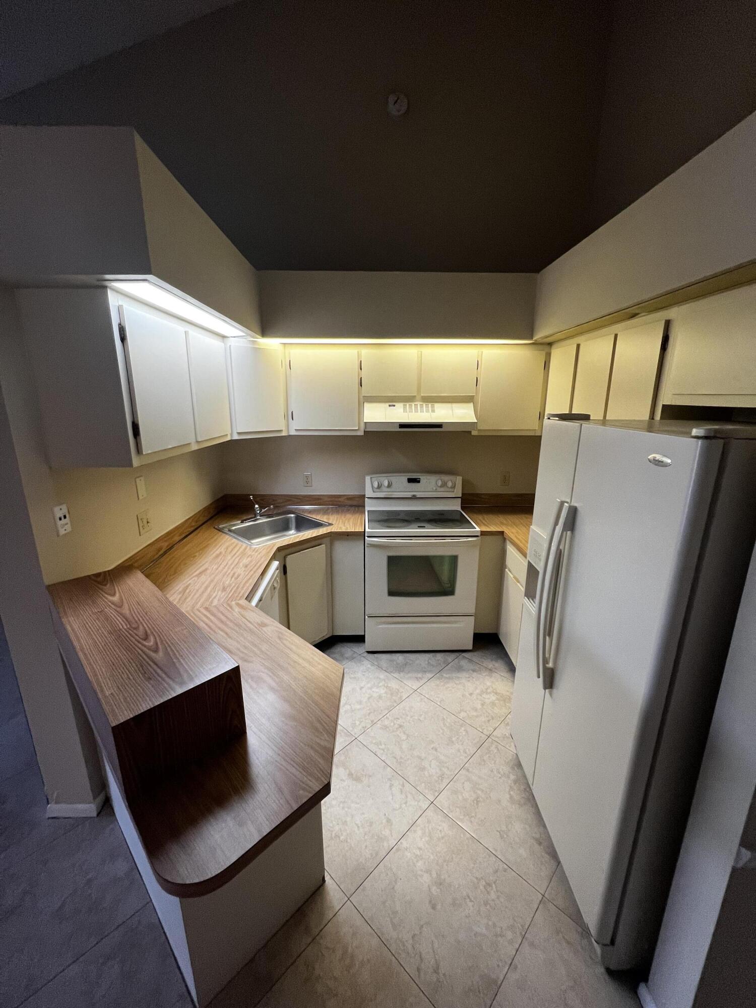 4215 S 57th Avenue E