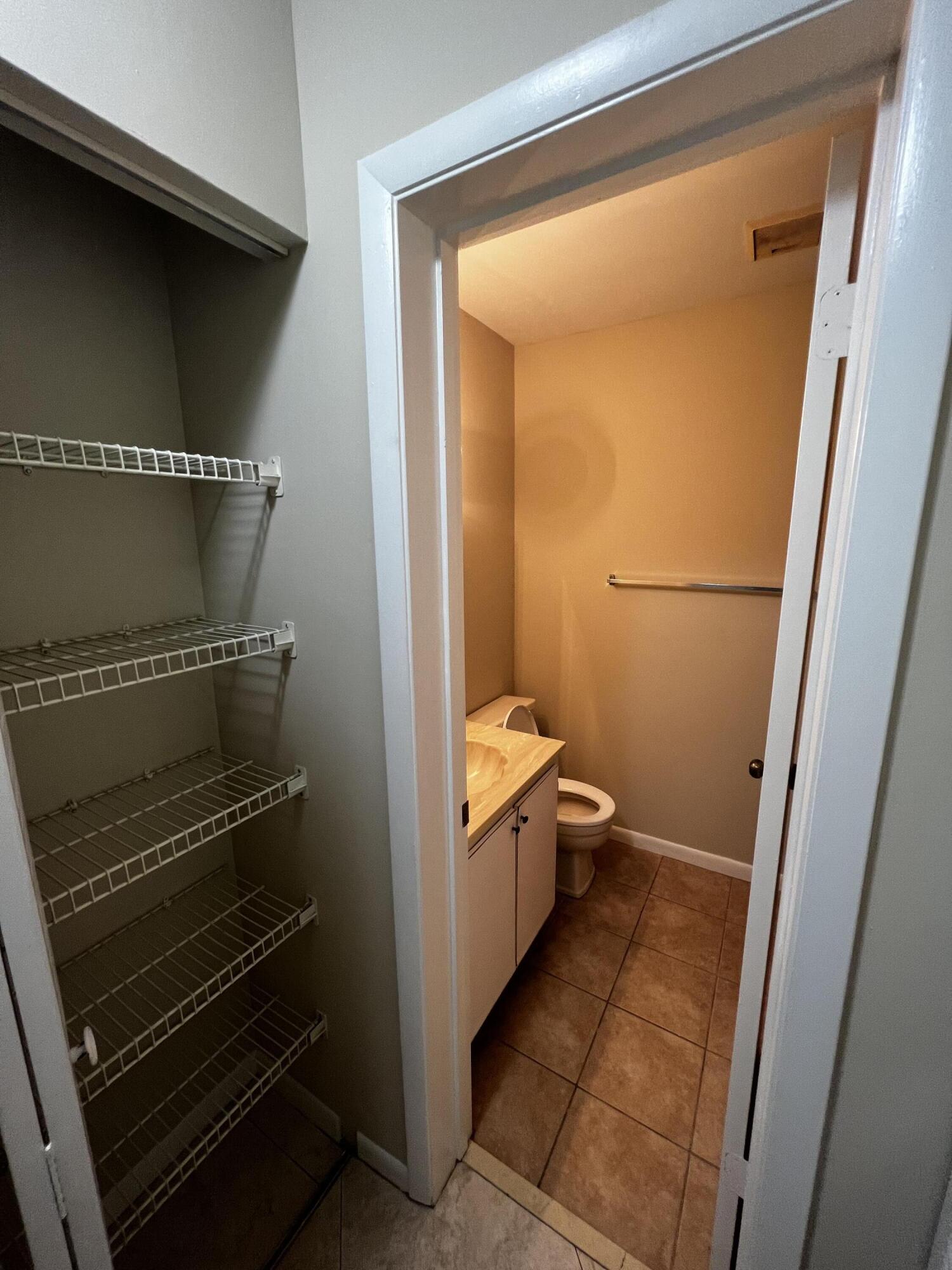 4215 S 57th Avenue E