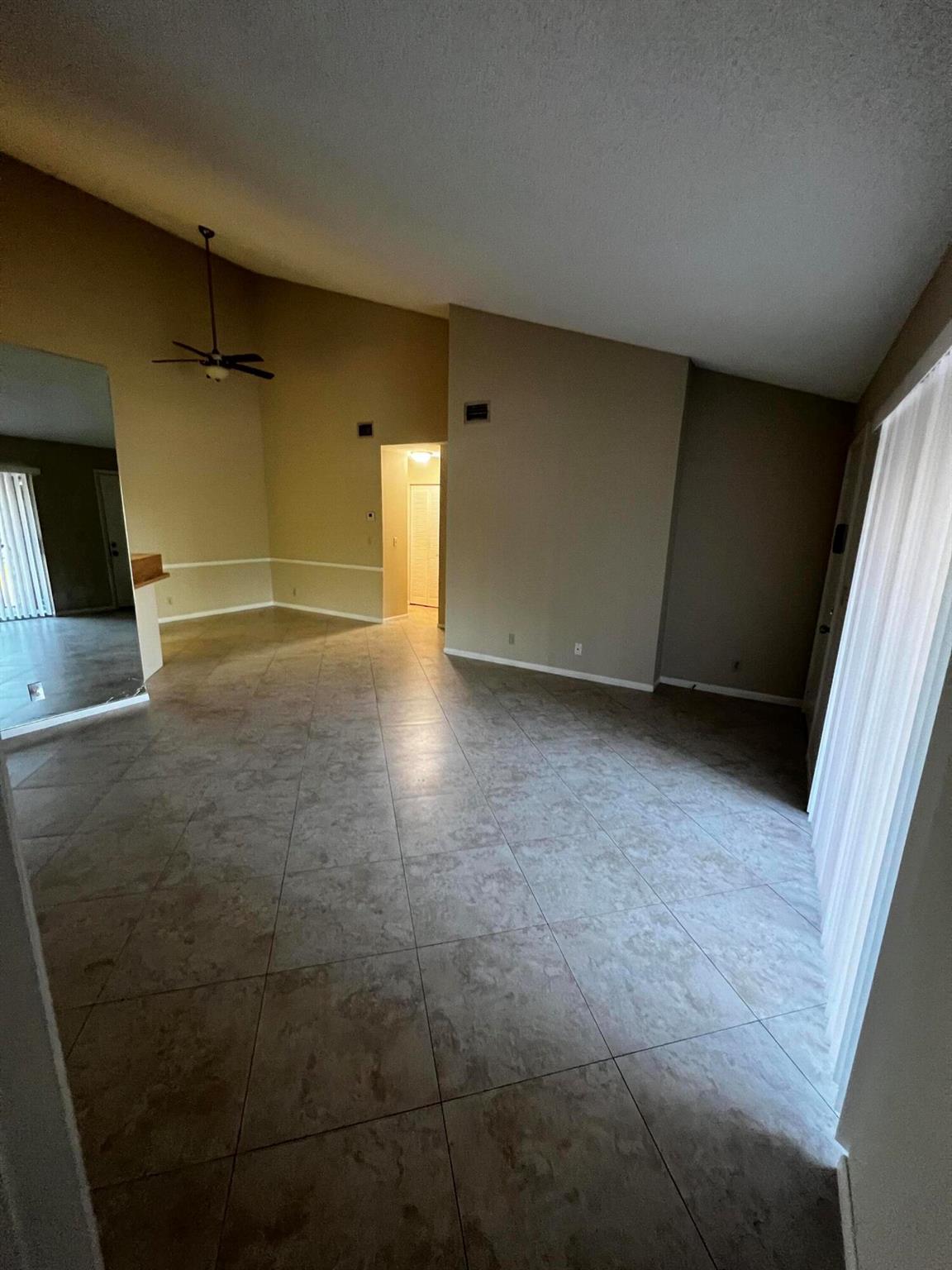 4215 S 57th Avenue E