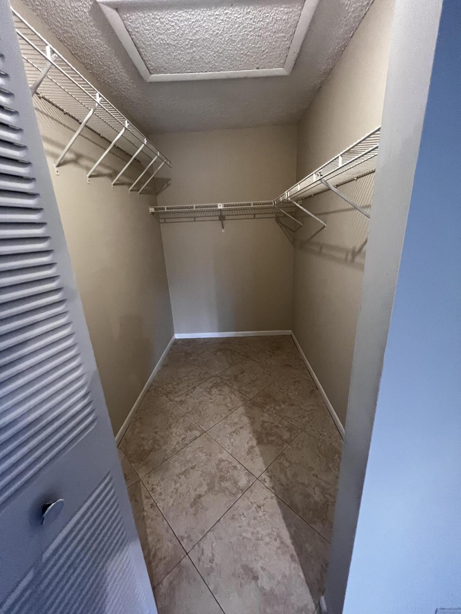 4215 S 57th Avenue E