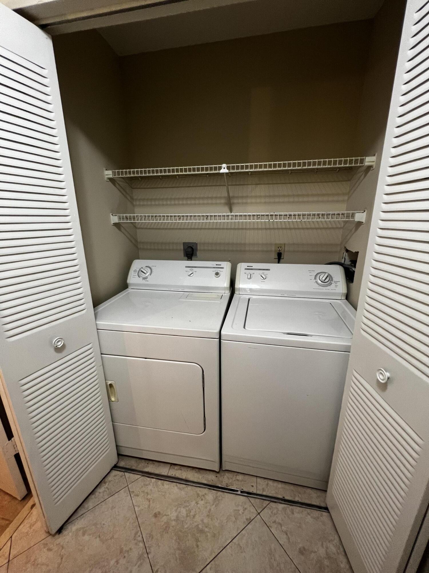 4215 S 57th Avenue E