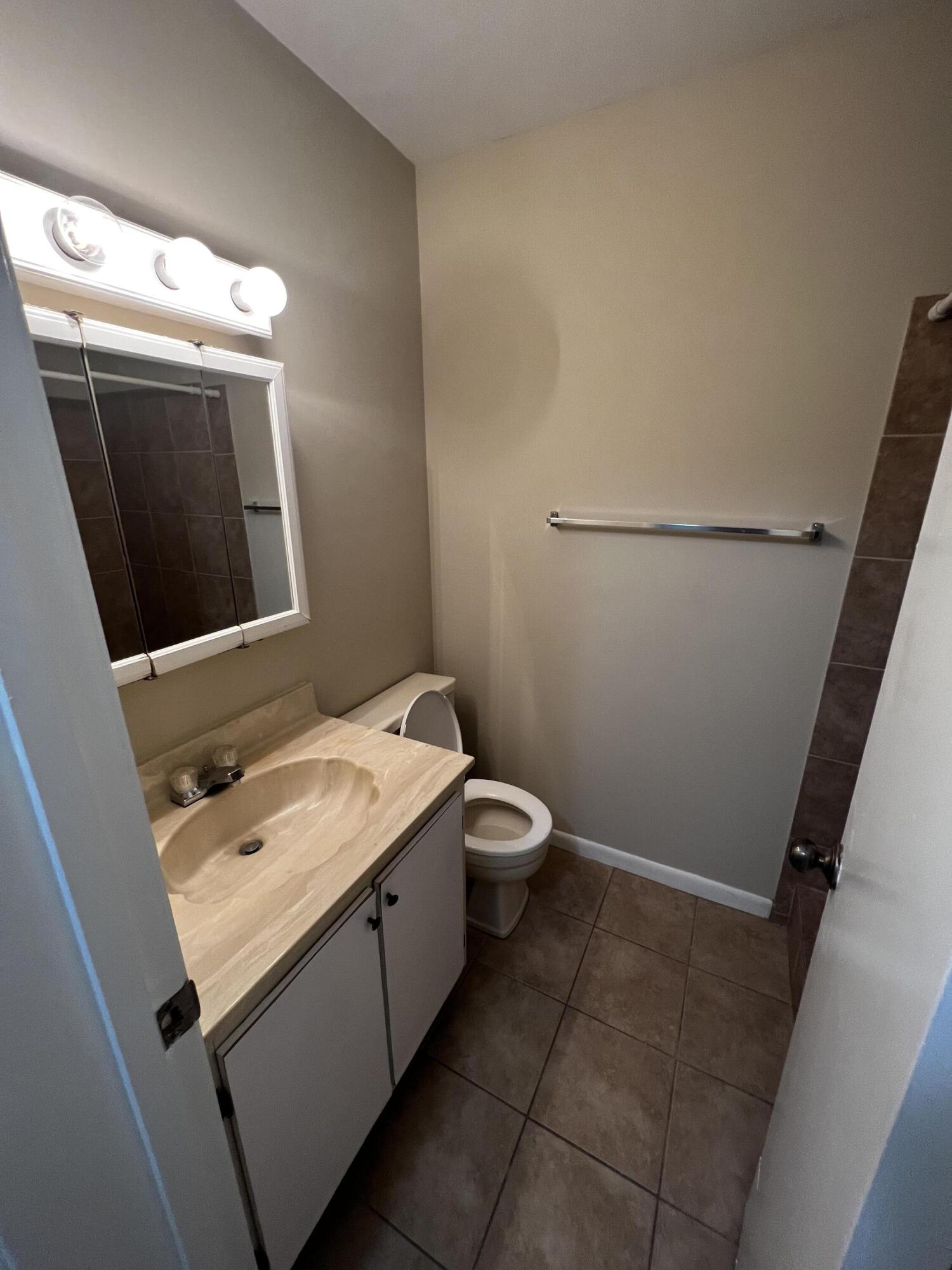 4215 S 57th Avenue E