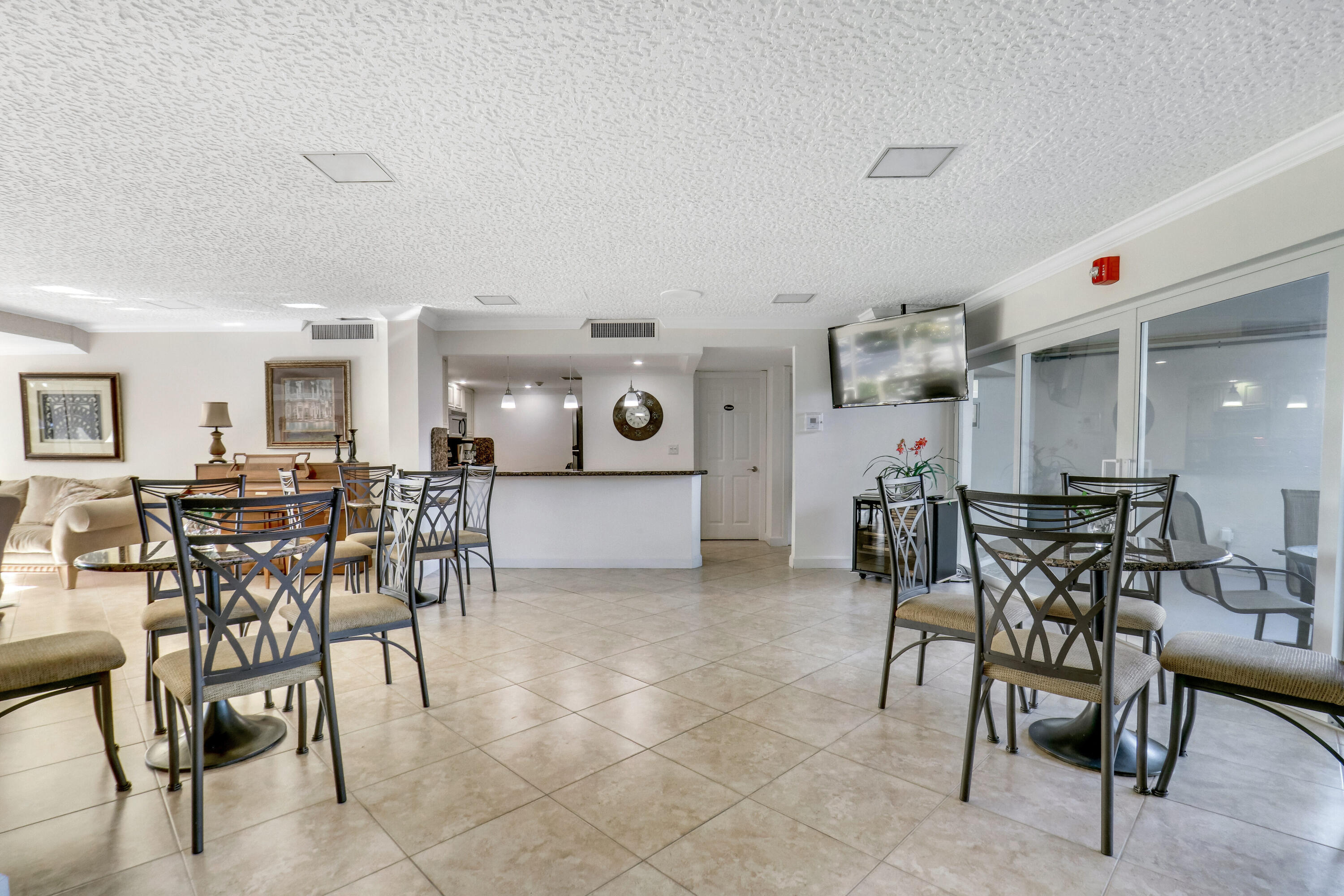 400 N Federal Highway 612