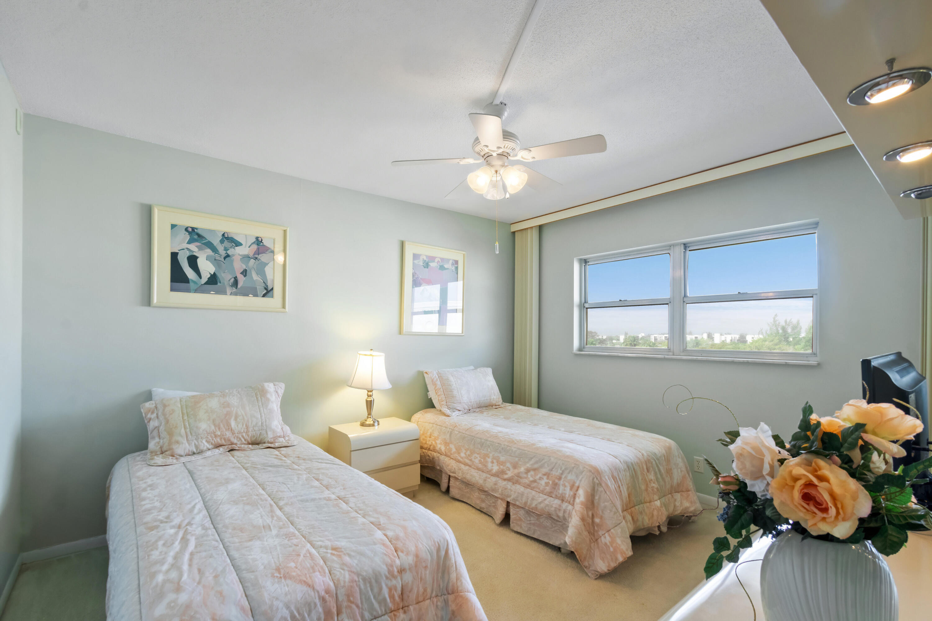 400 N Federal Highway 612