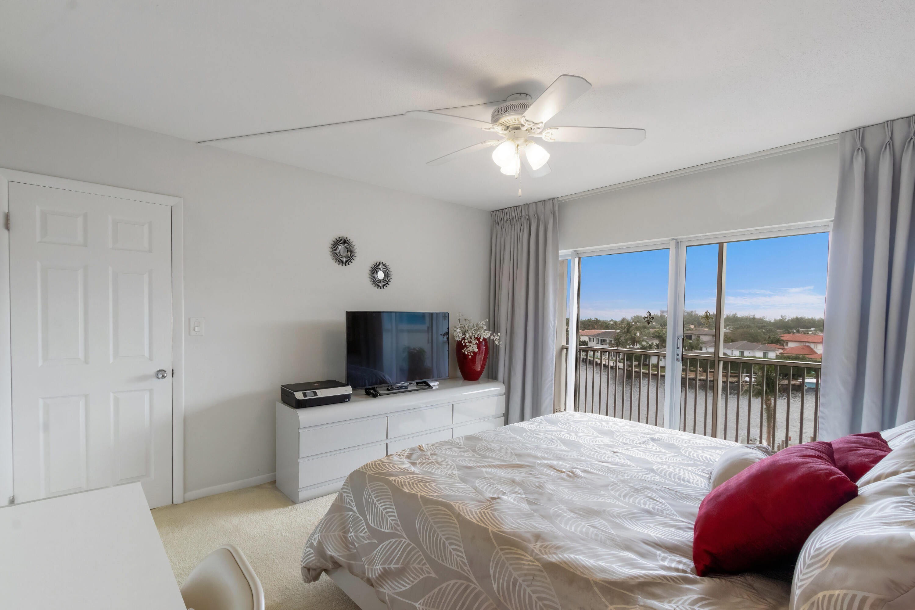 400 N Federal Highway 612