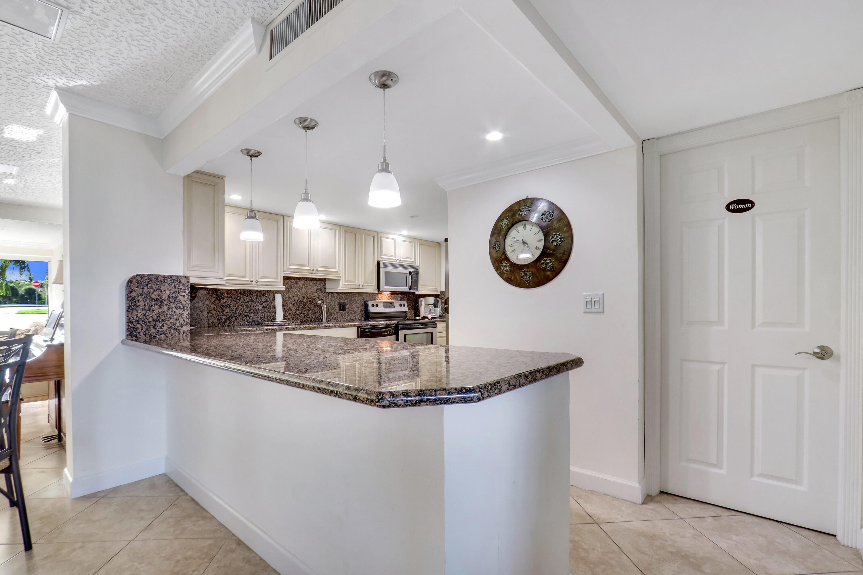 400 N Federal Highway 612