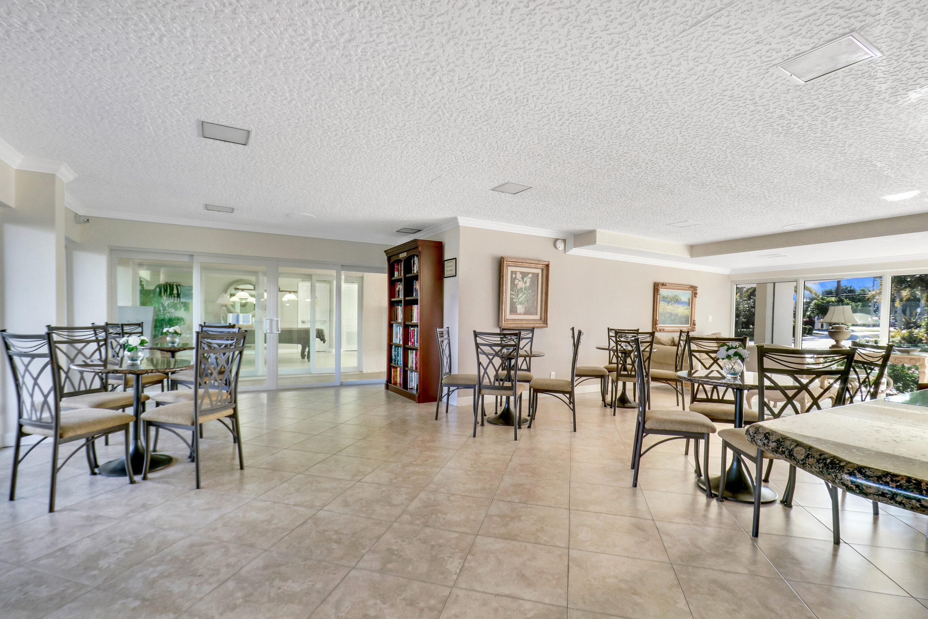 400 N Federal Highway 612