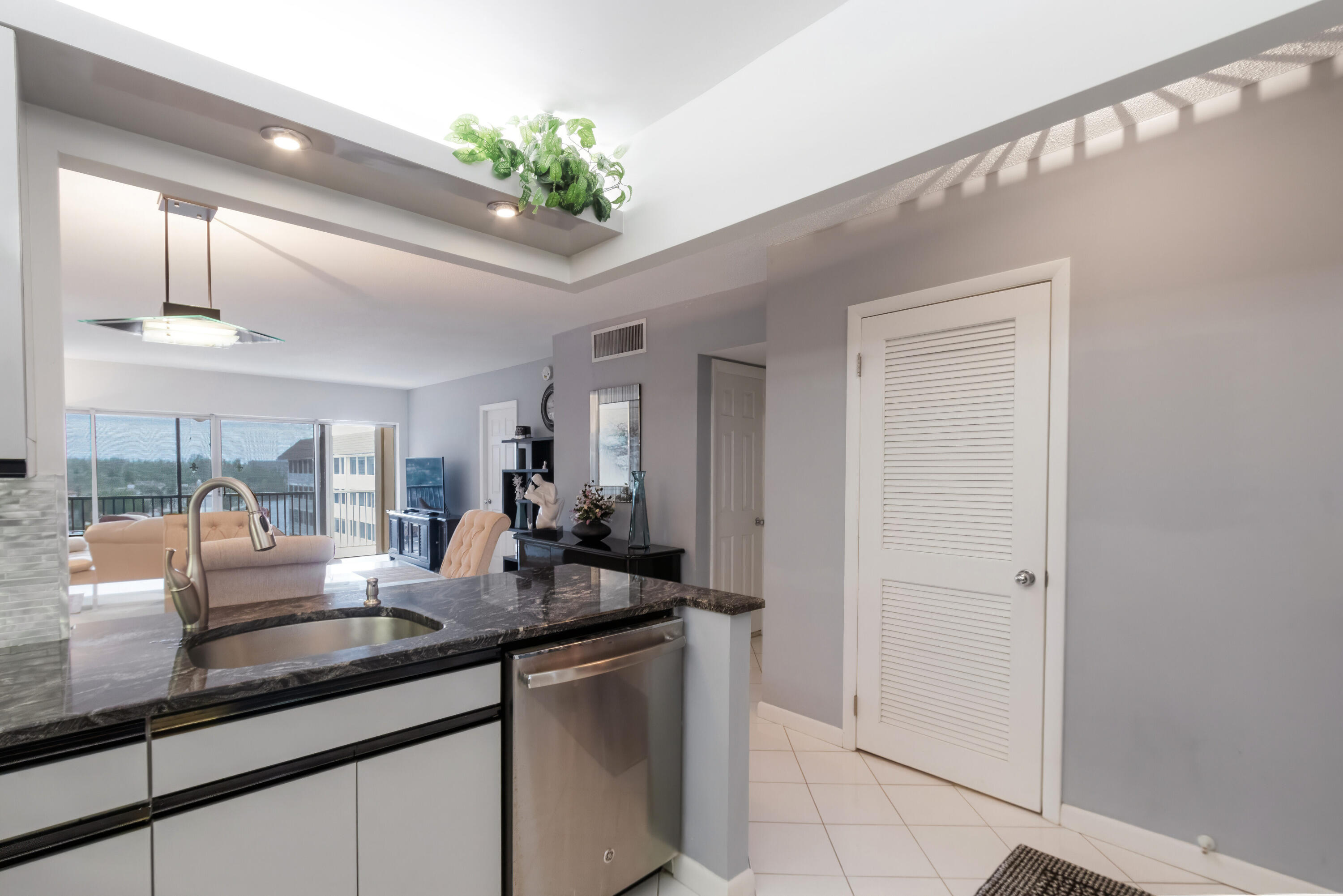 400 N Federal Highway 612