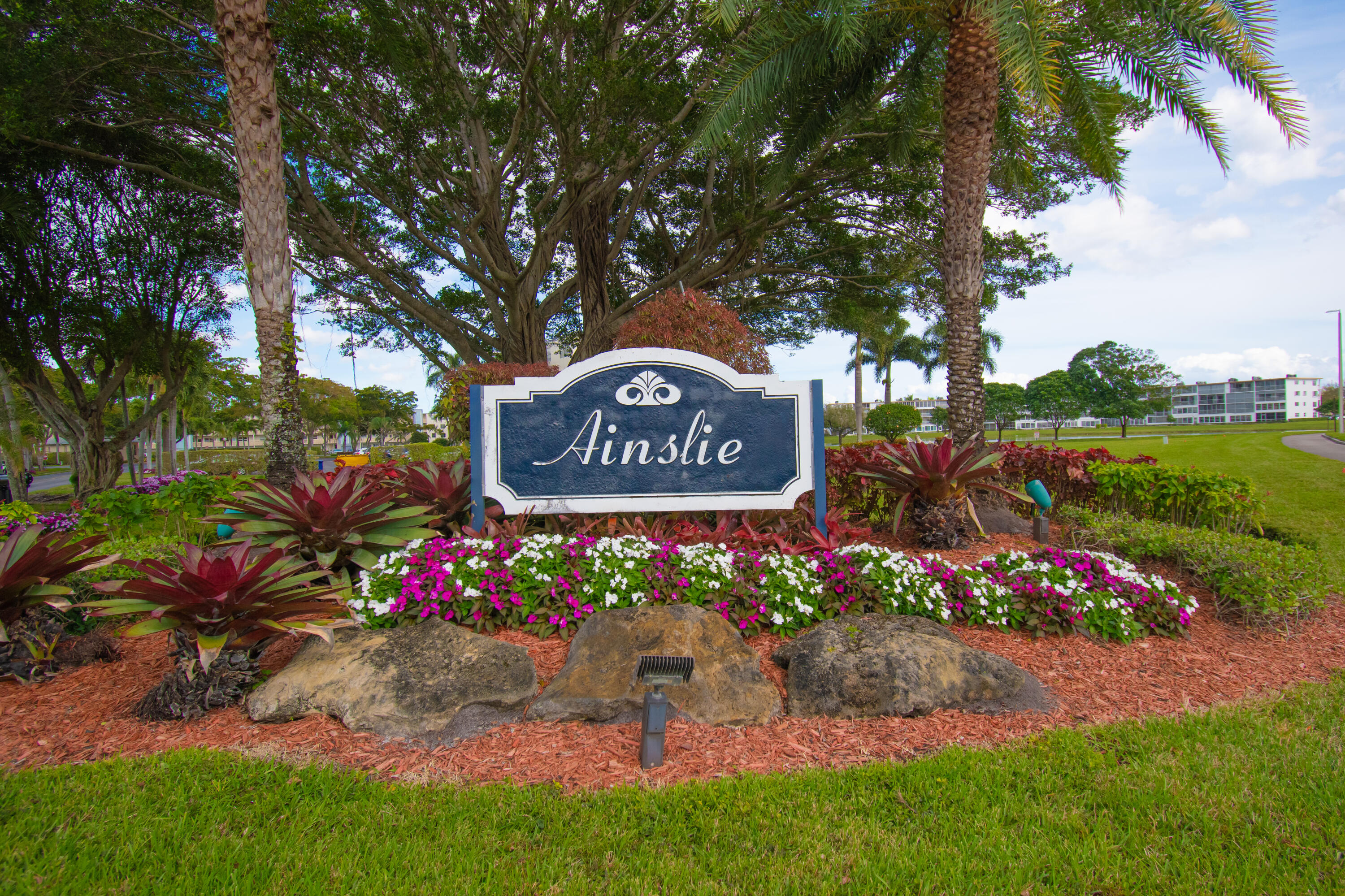 4023 Ainslie B