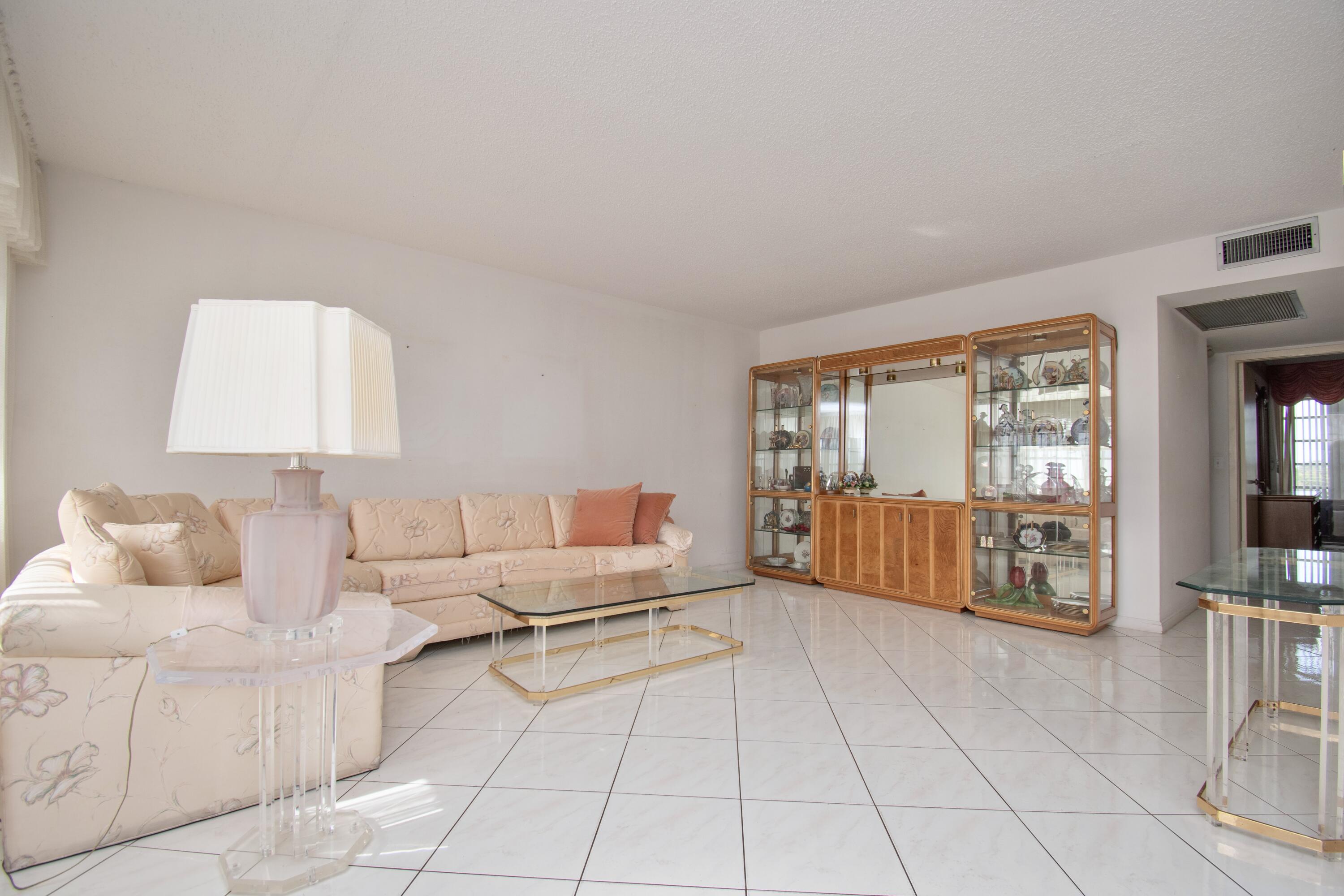 4023 Ainslie B