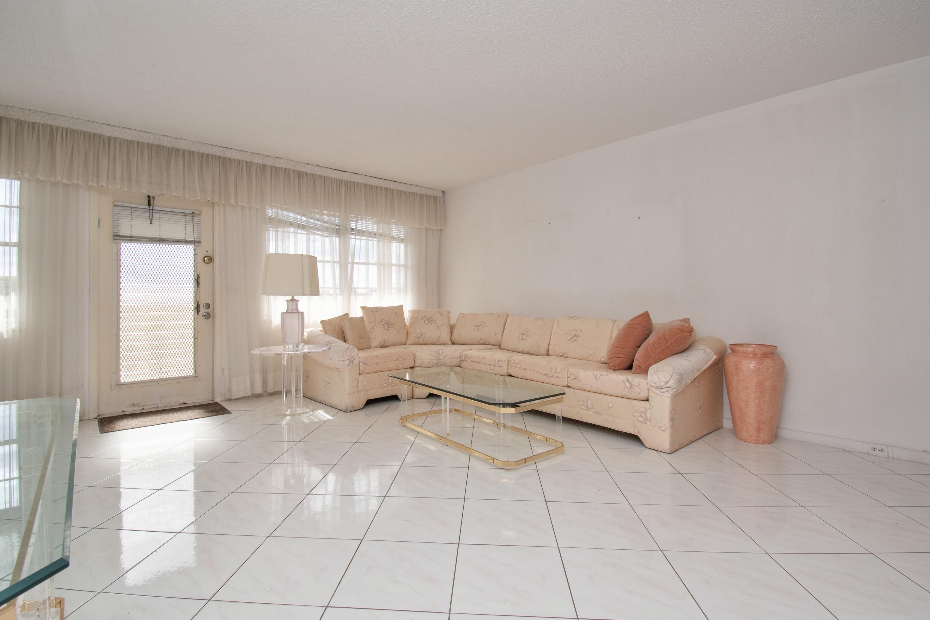 4023 Ainslie B