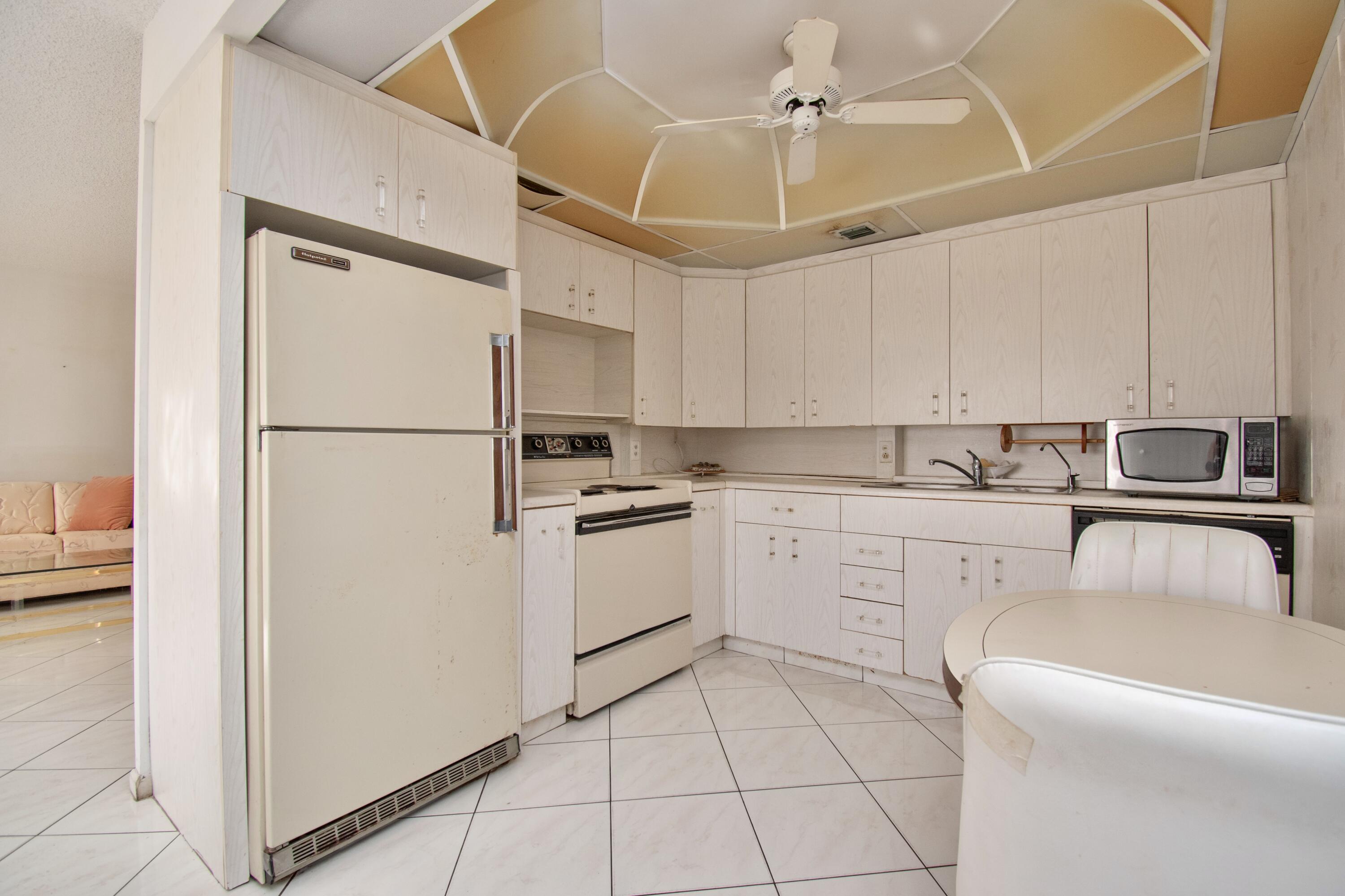 4023 Ainslie B