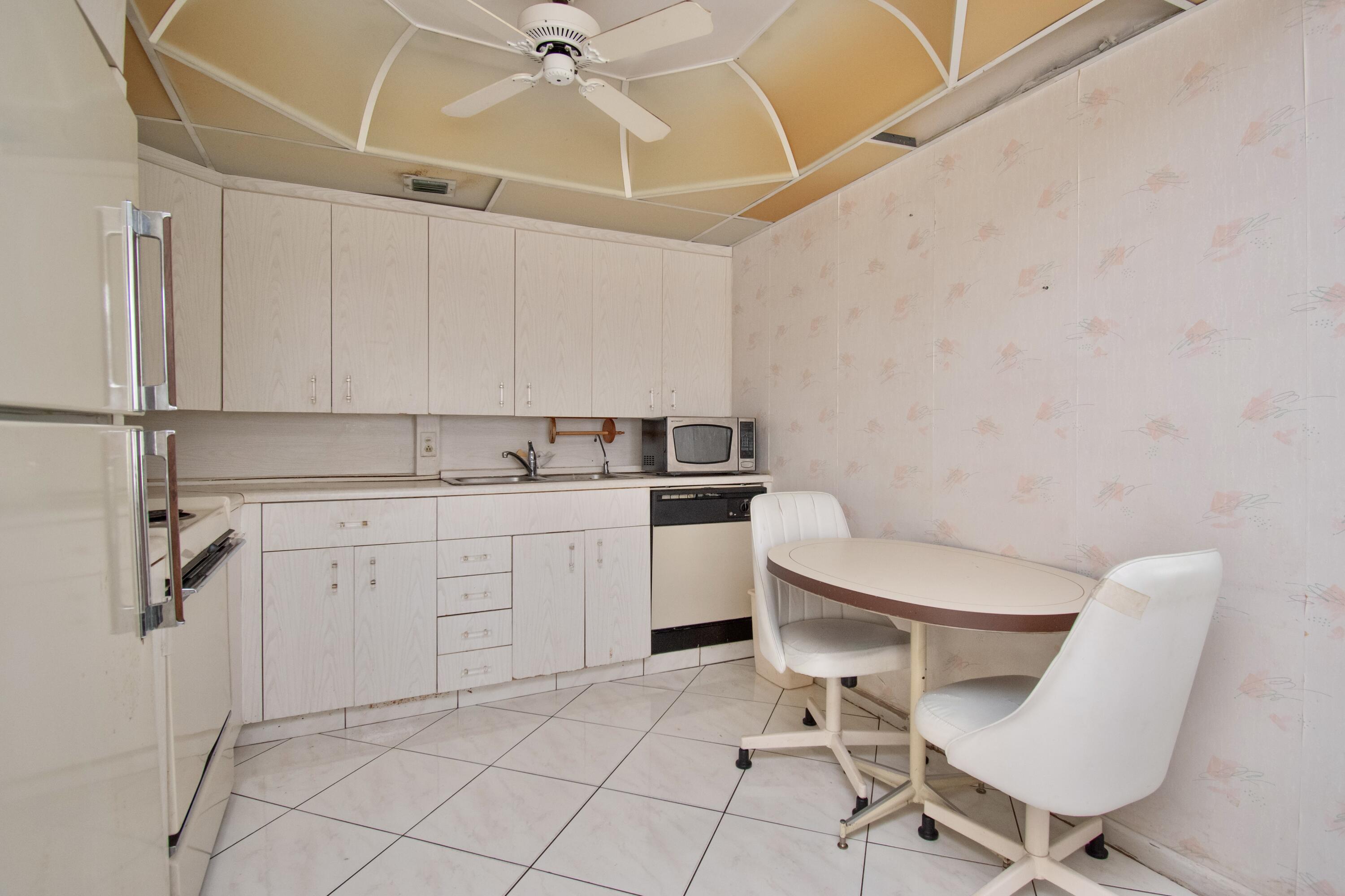 4023 Ainslie B