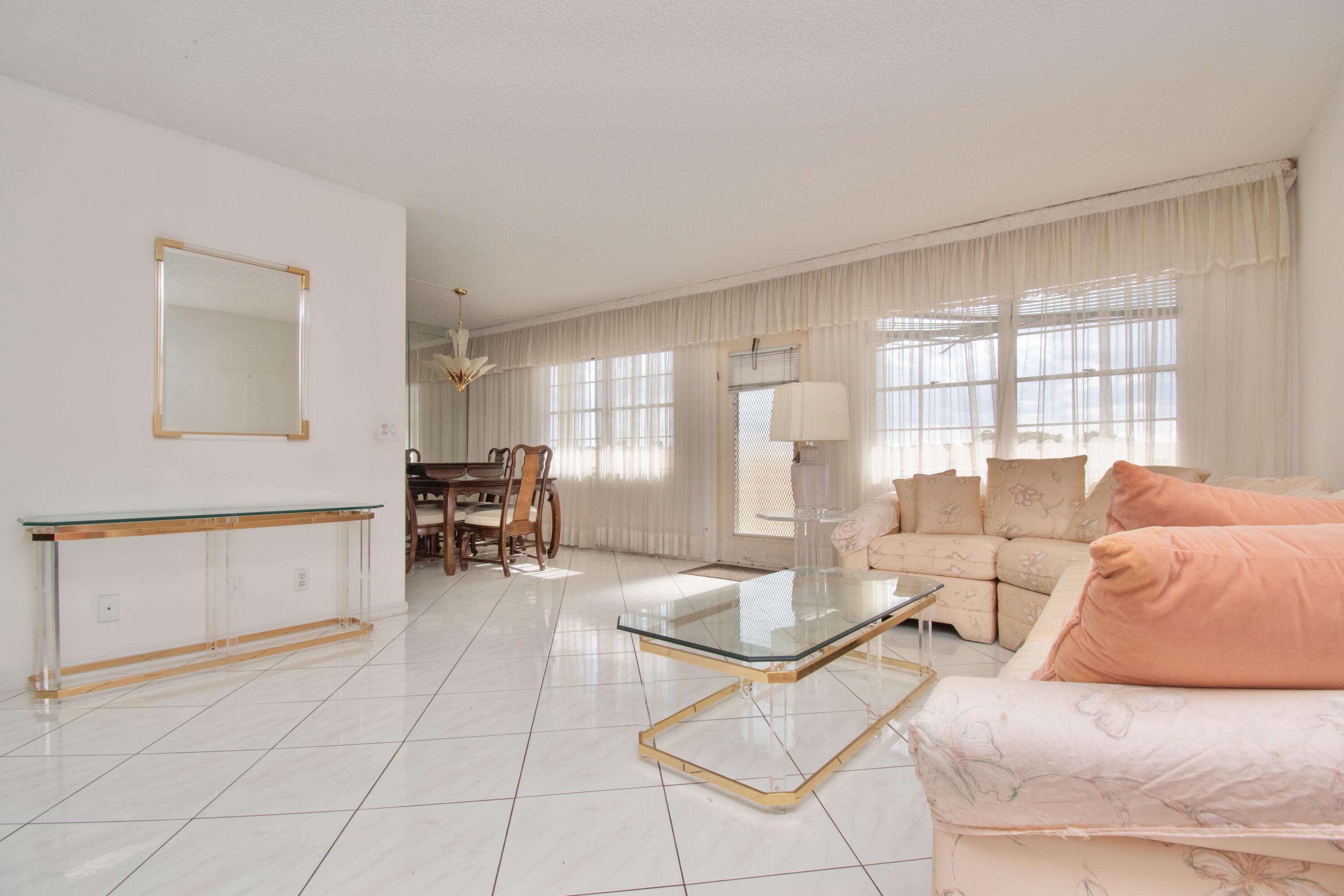 4023 Ainslie B