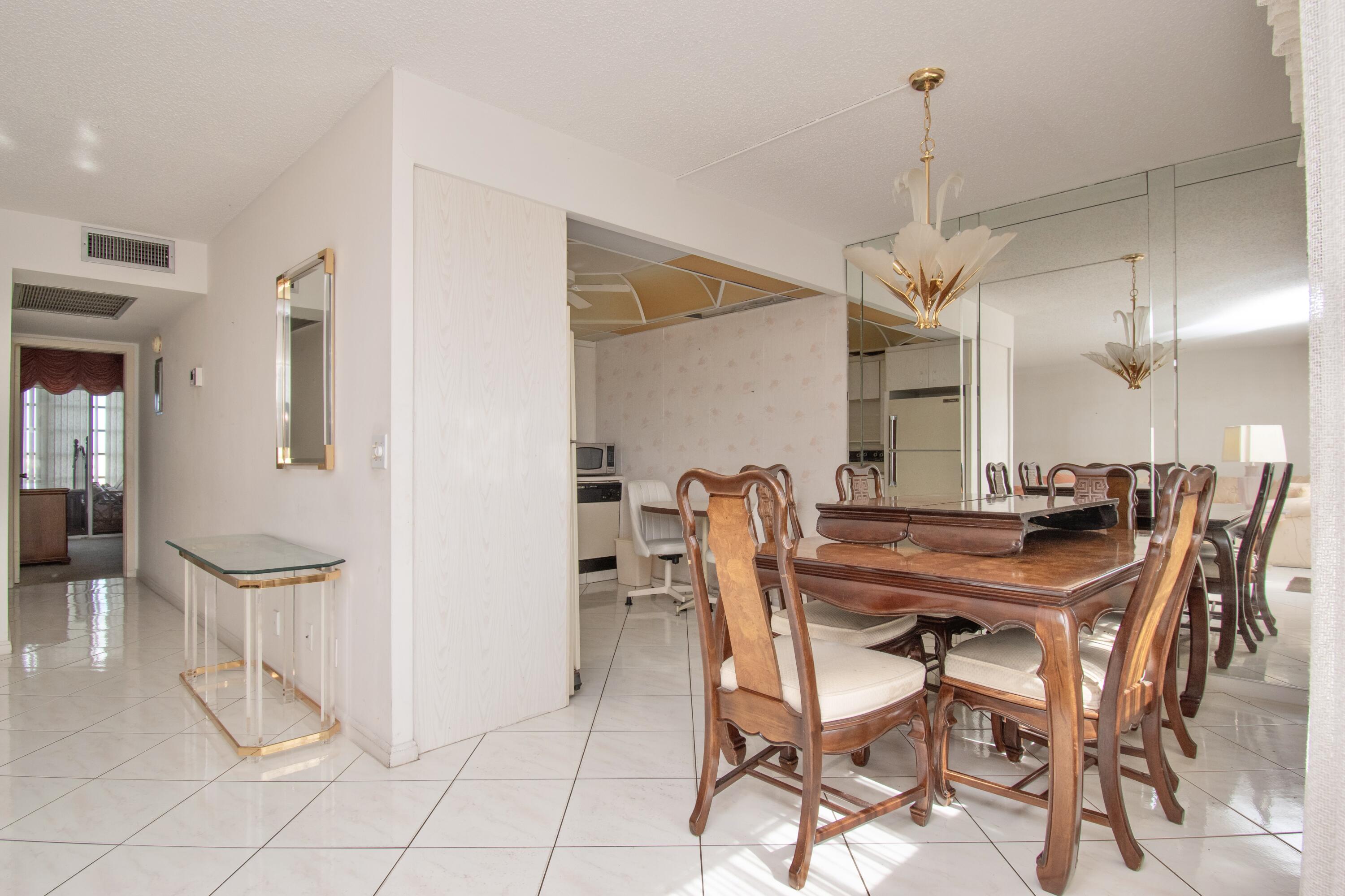 4023 Ainslie B