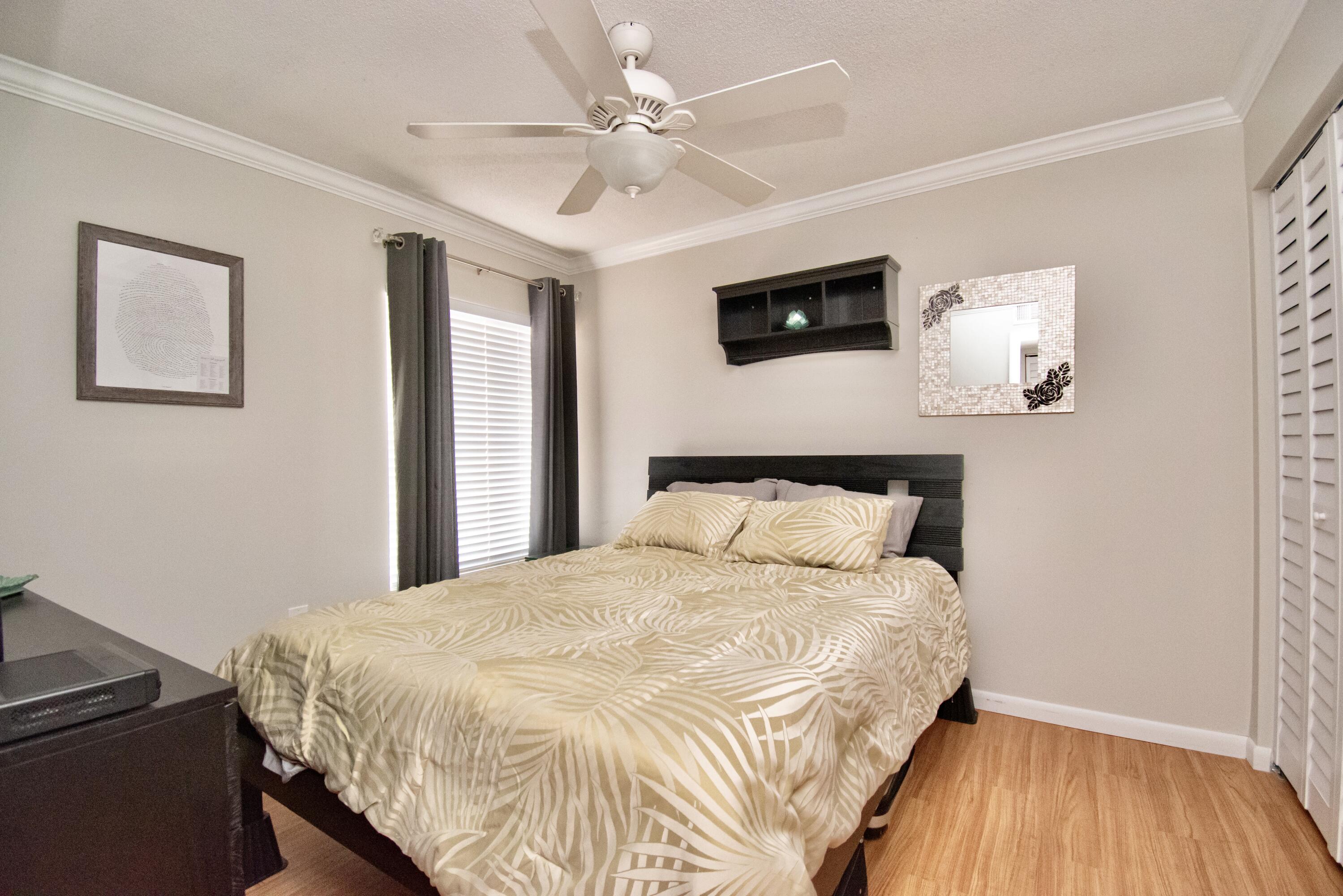 815 W Boynton Beach Boulevard 15-105