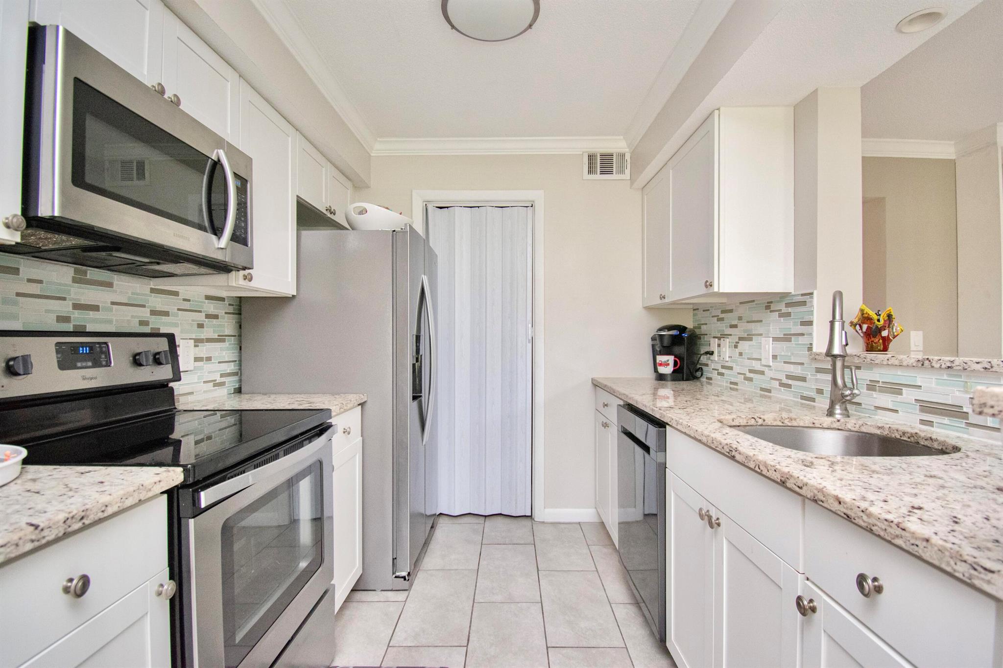 815 W Boynton Beach Boulevard 15-105