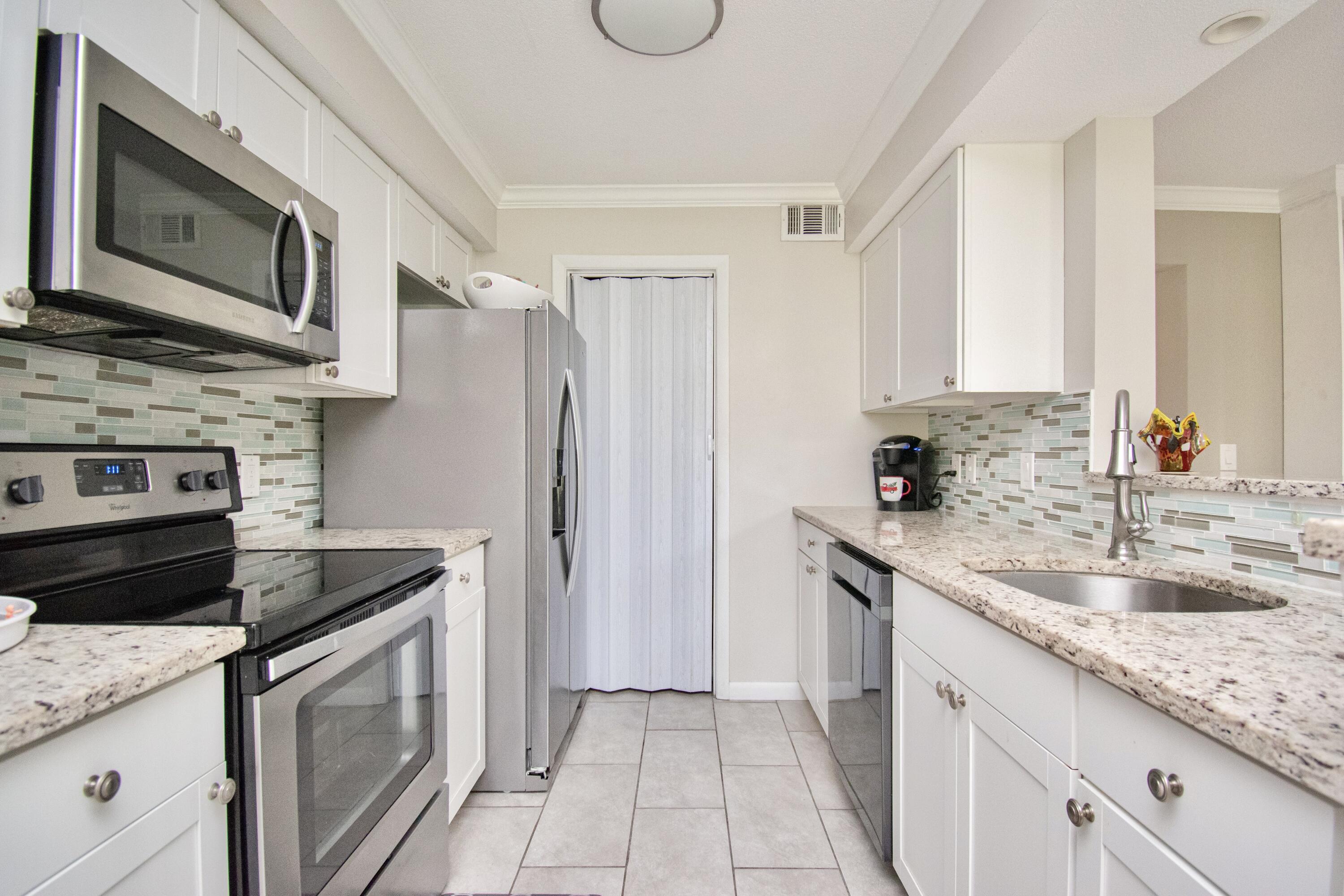 815 W Boynton Beach Boulevard 15-105