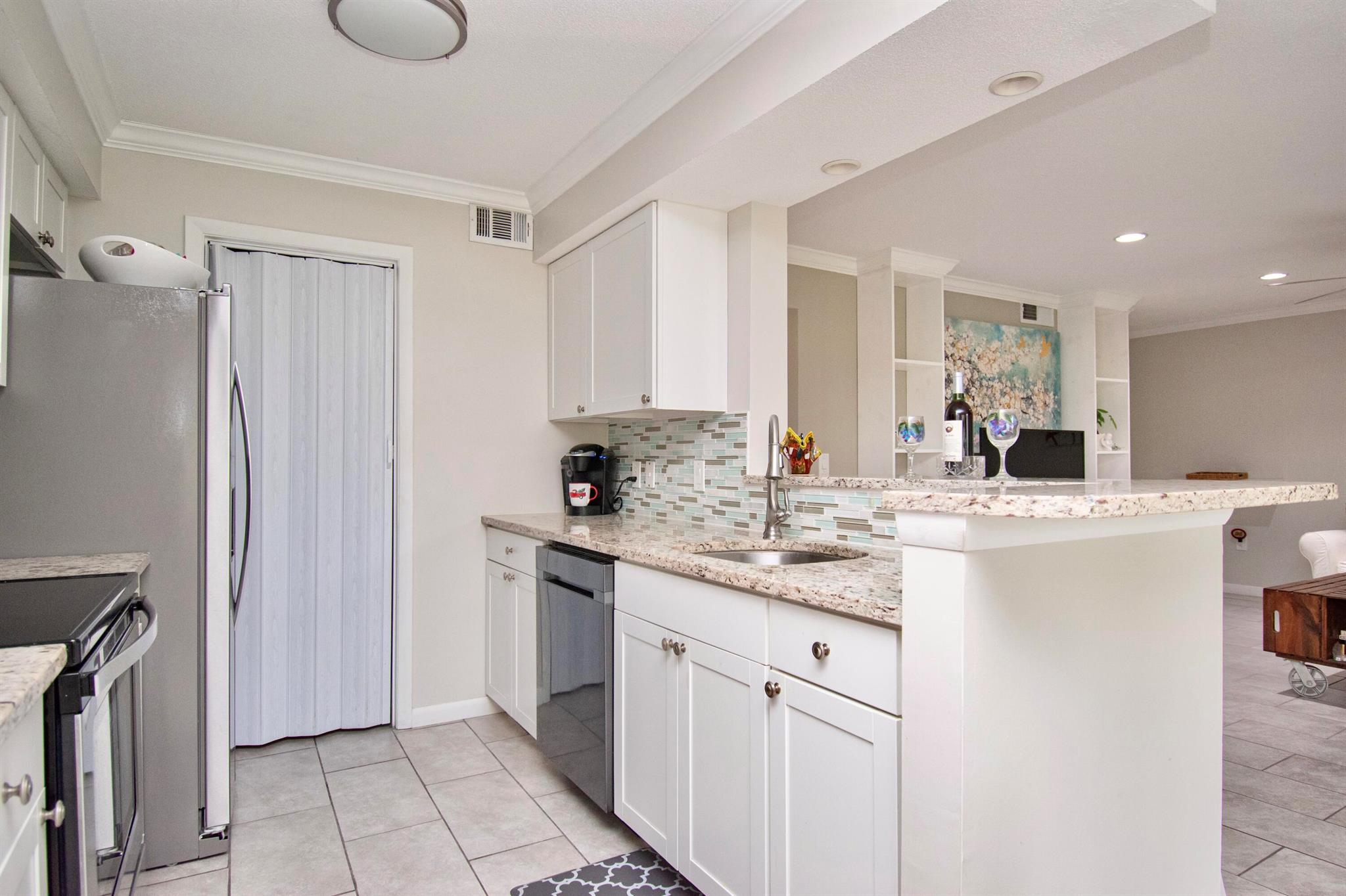 815 W Boynton Beach Boulevard 15-105