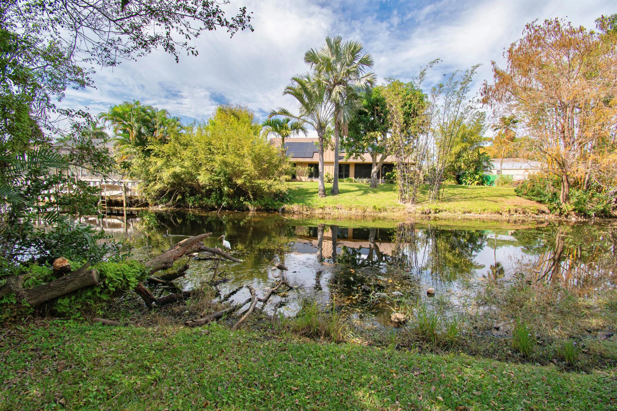 815 W Boynton Beach Boulevard 15-105