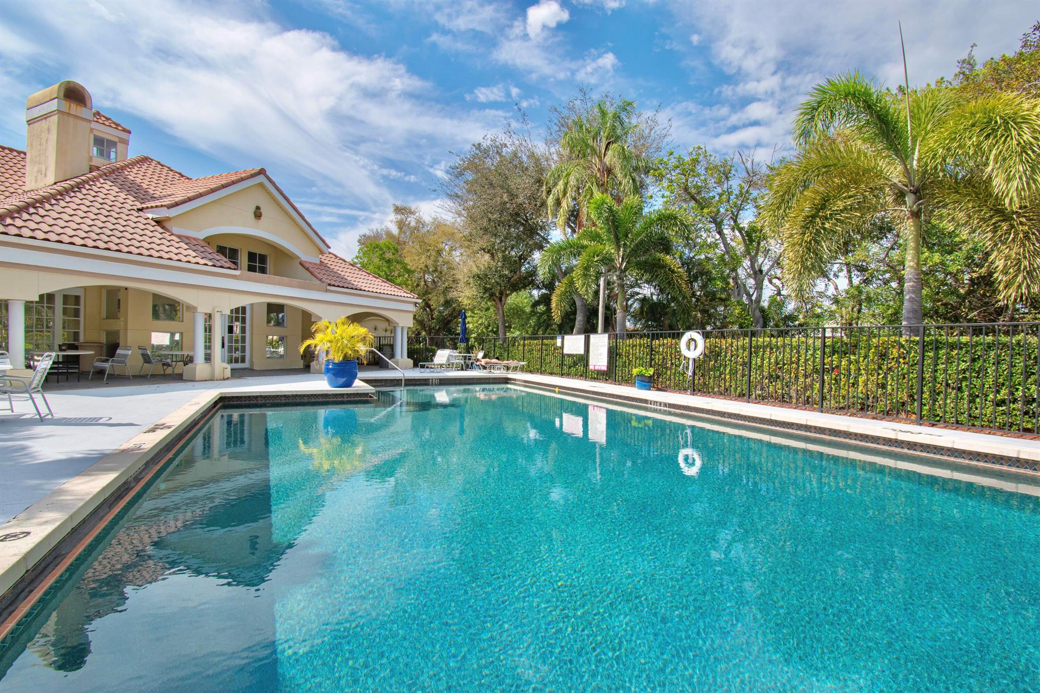 815 W Boynton Beach Boulevard 15-105