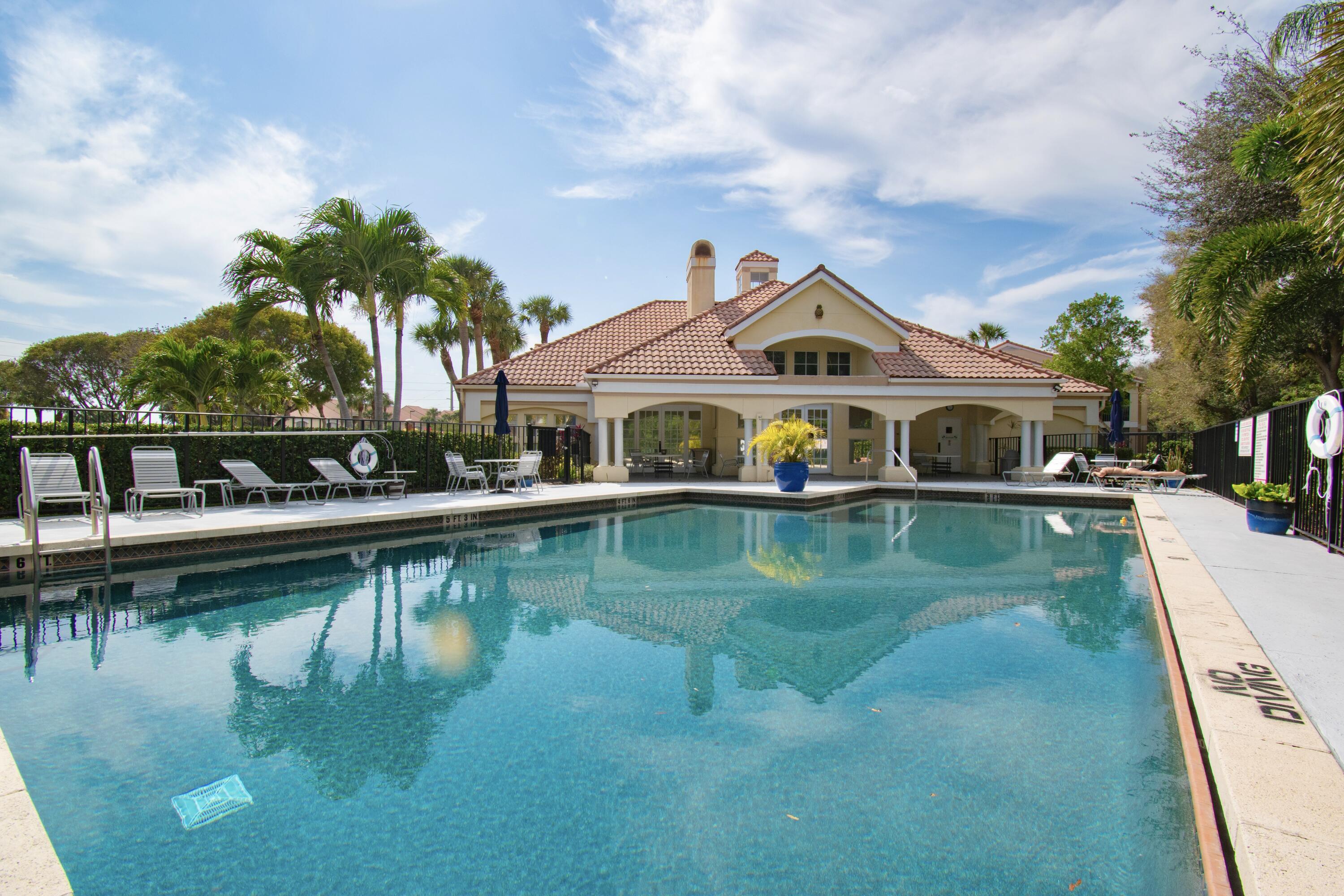 815 W Boynton Beach Boulevard 15-105