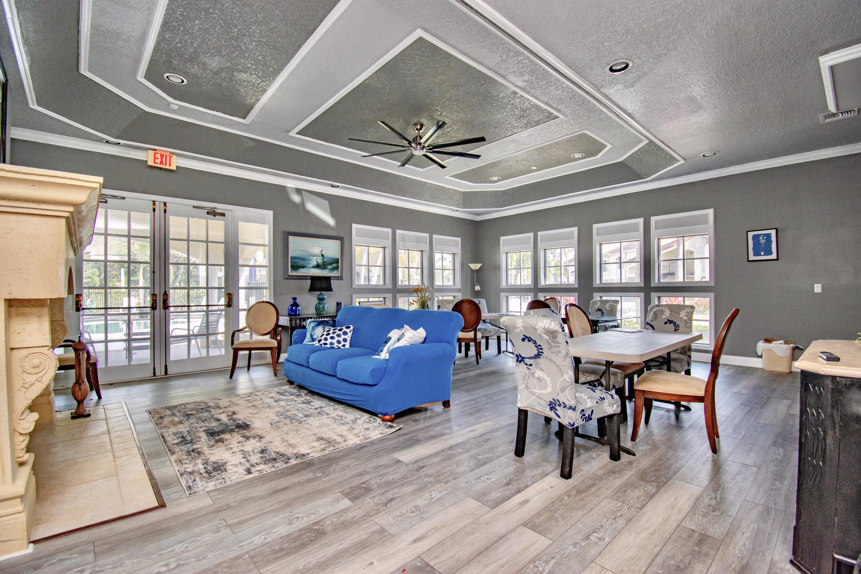 815 W Boynton Beach Boulevard 15-105