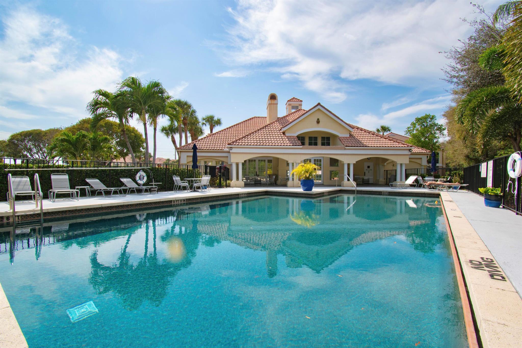 815 W Boynton Beach Boulevard 15-105