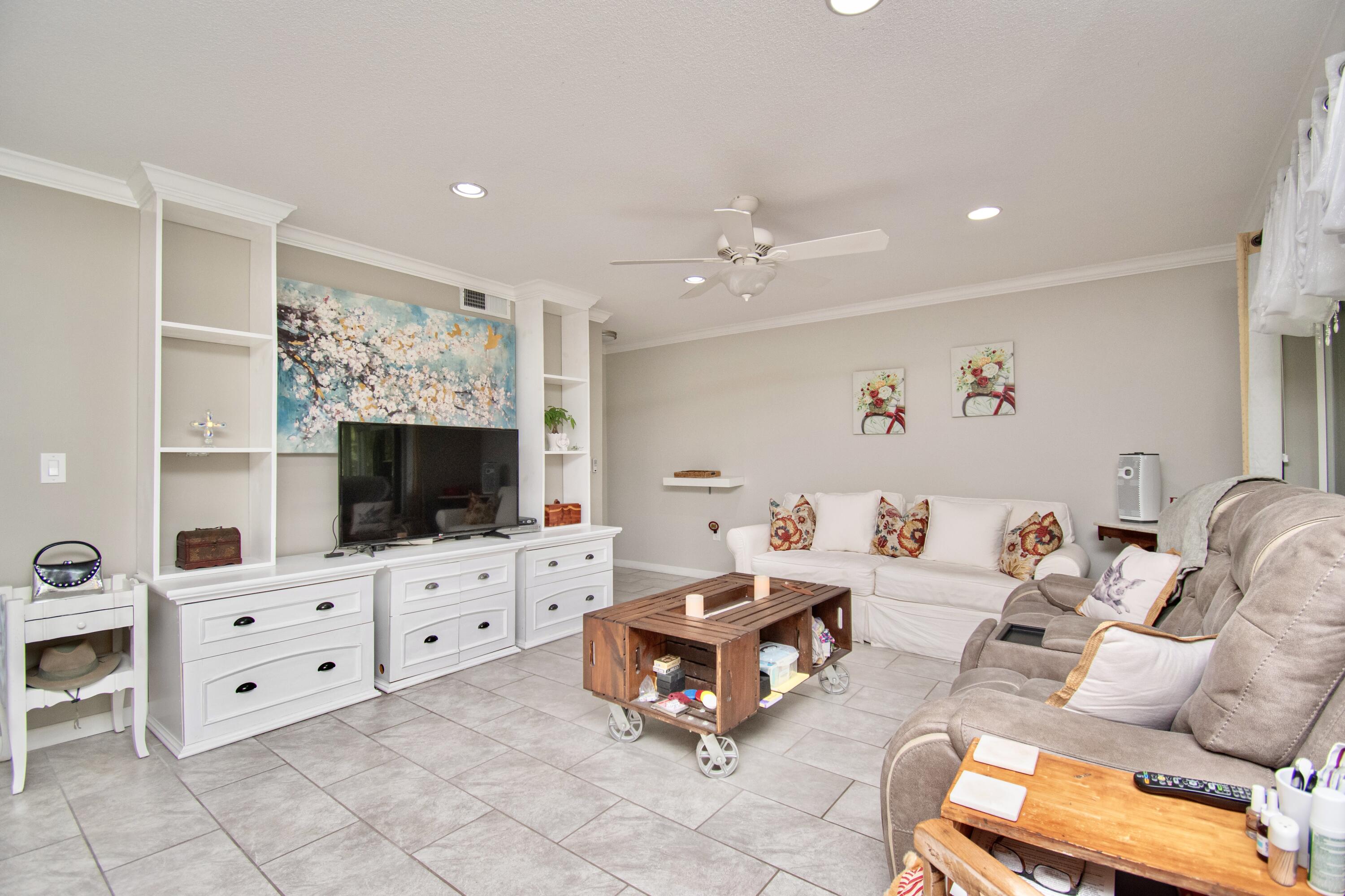 815 W Boynton Beach Boulevard 15-105