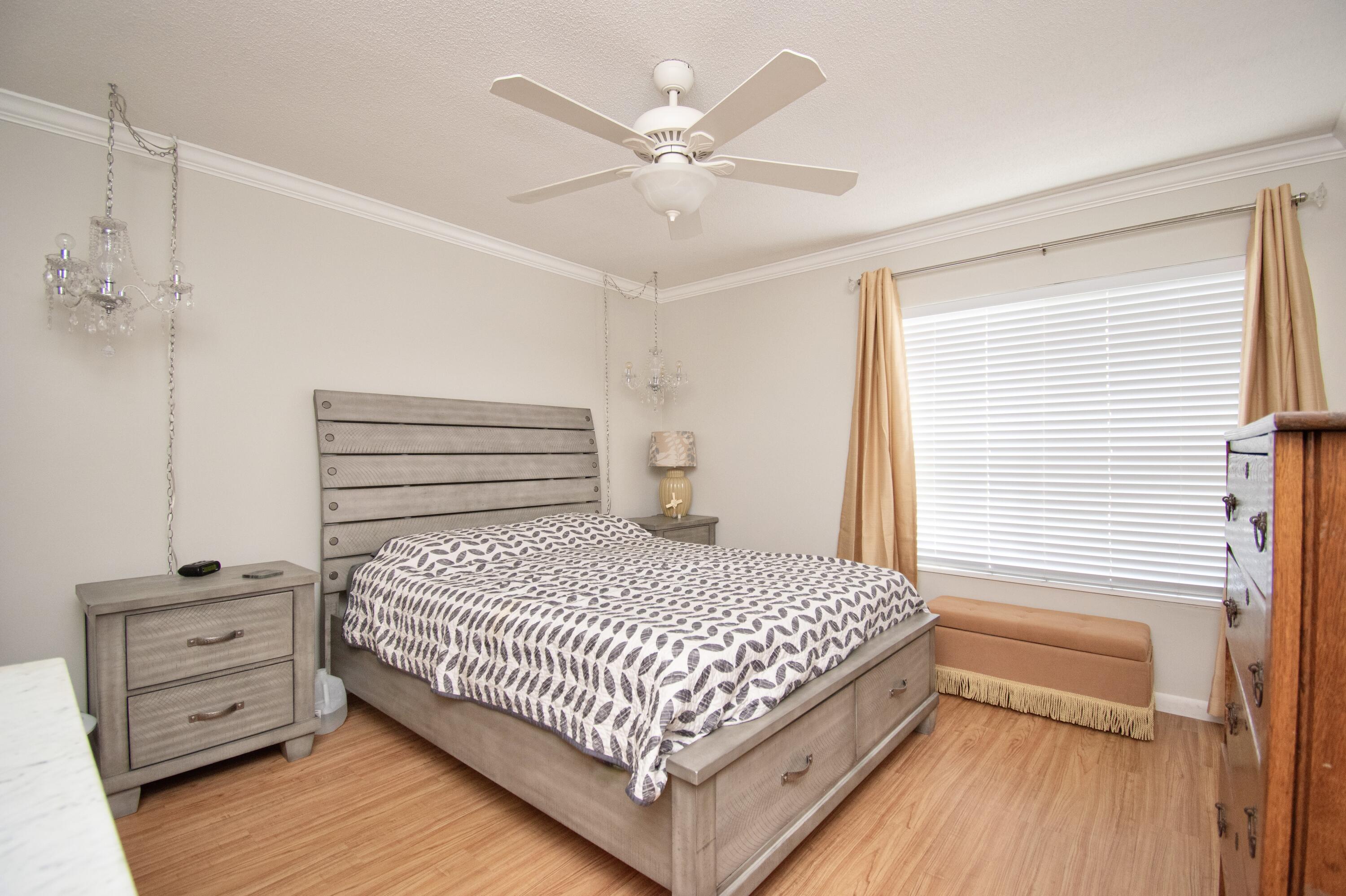 815 W Boynton Beach Boulevard 15-105