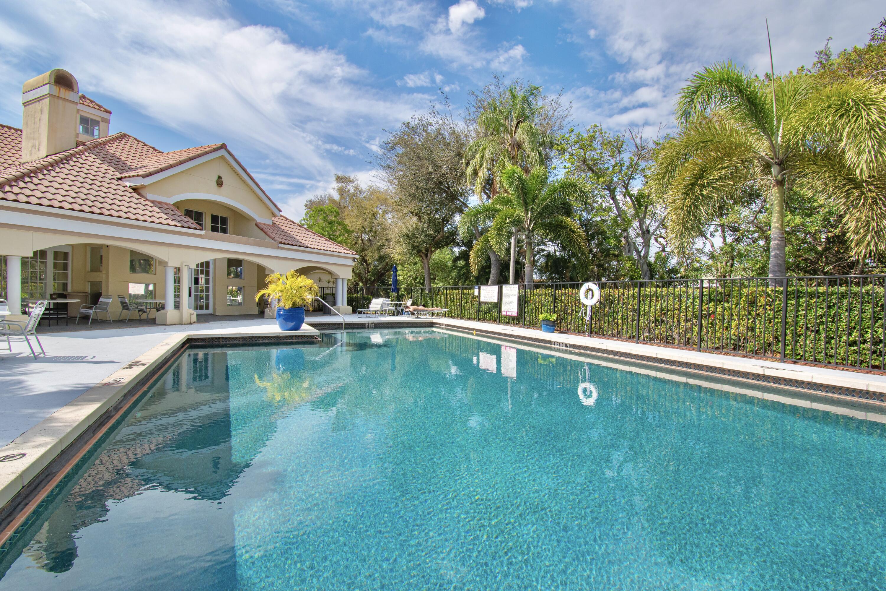 815 W Boynton Beach Boulevard 15-105