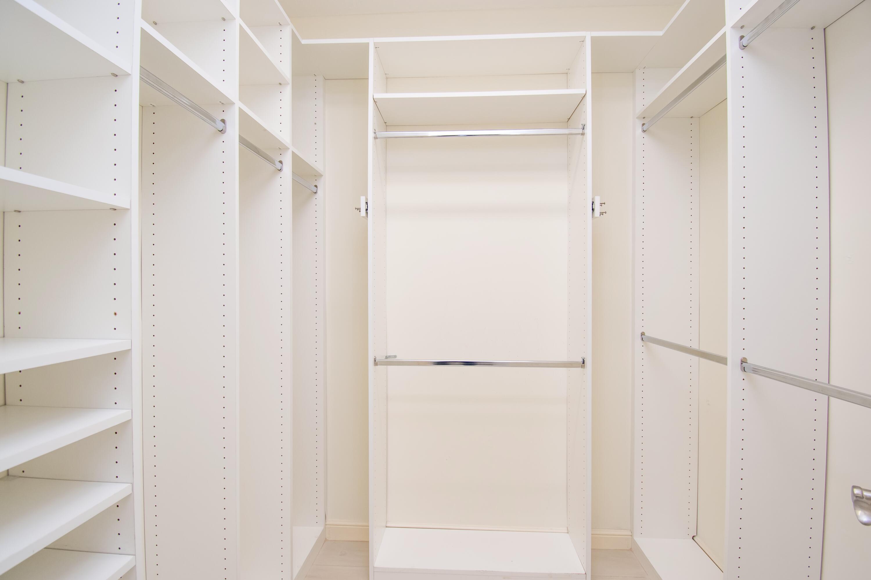 7090 Islegrove Place