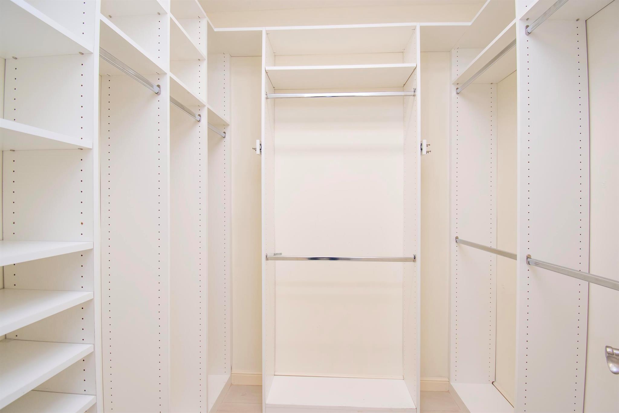 7090 Islegrove Place