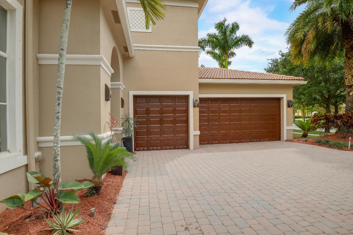 8842 Cobblestone Point Circle