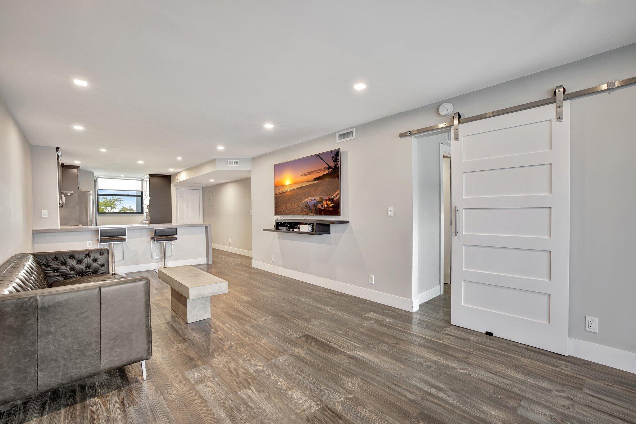 118 Lake Emerald Drive 410