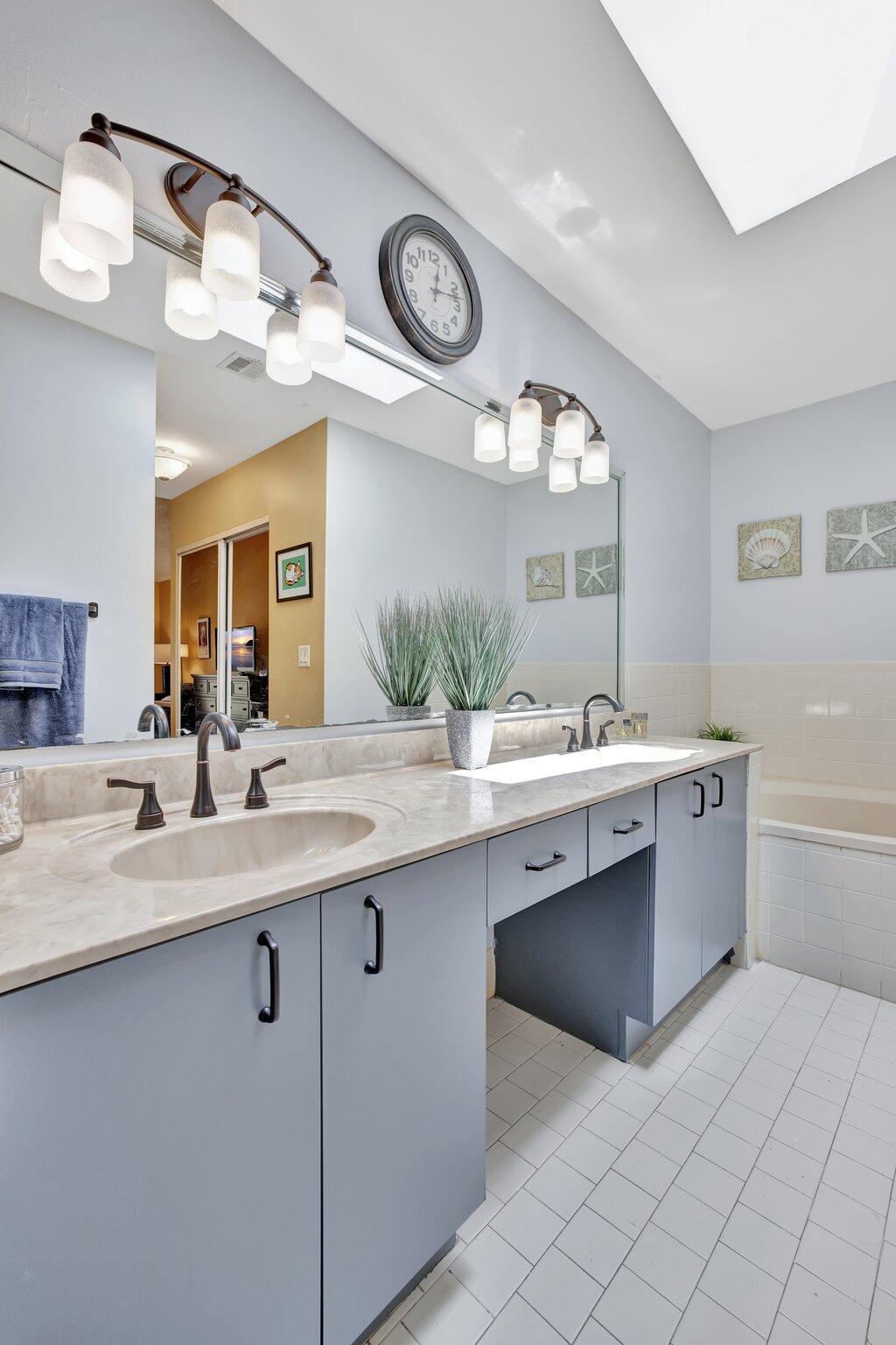 5414 NW 52nd Avenue NW