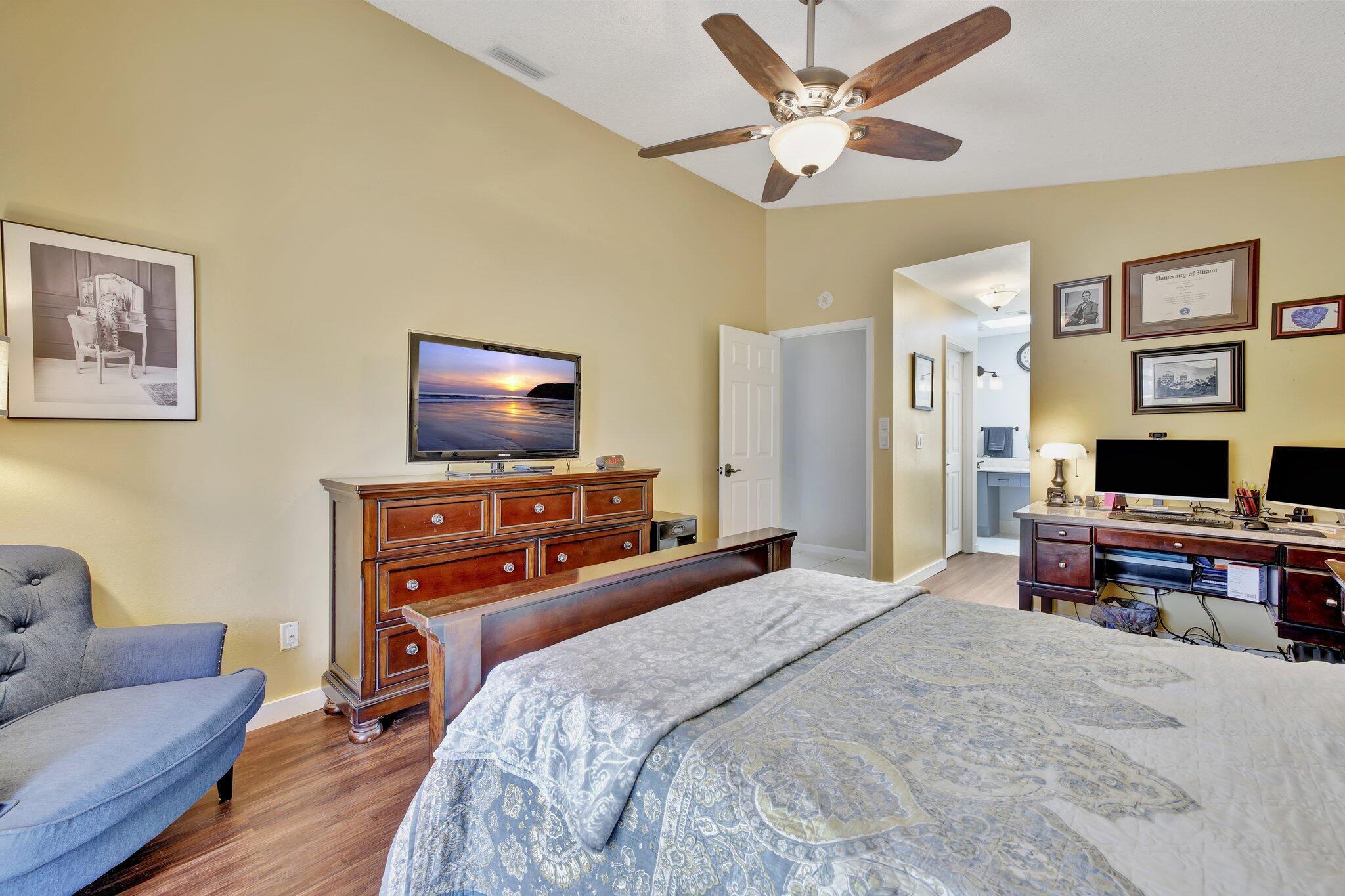 5414 NW 52nd Avenue NW