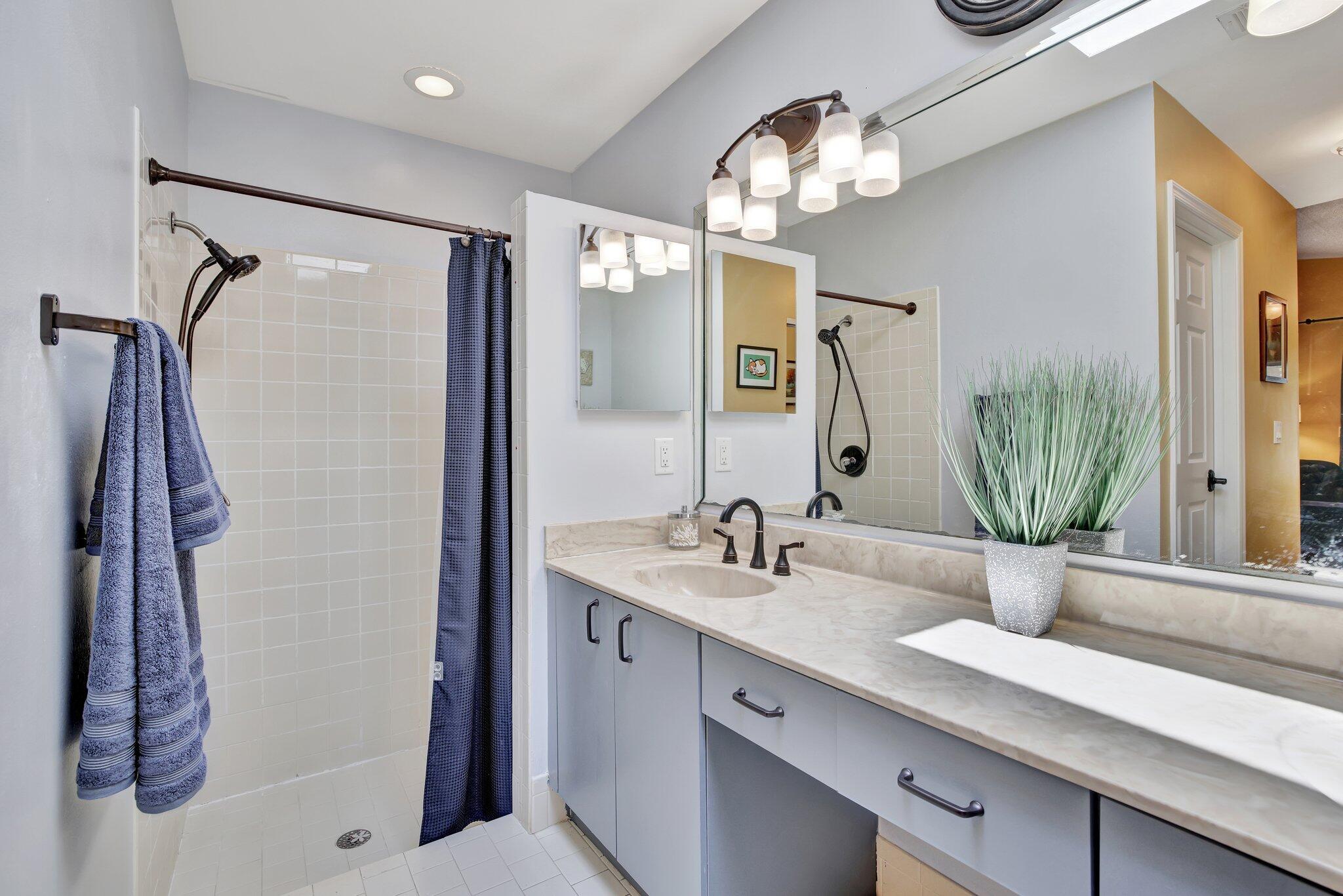 5414 NW 52nd Avenue NW