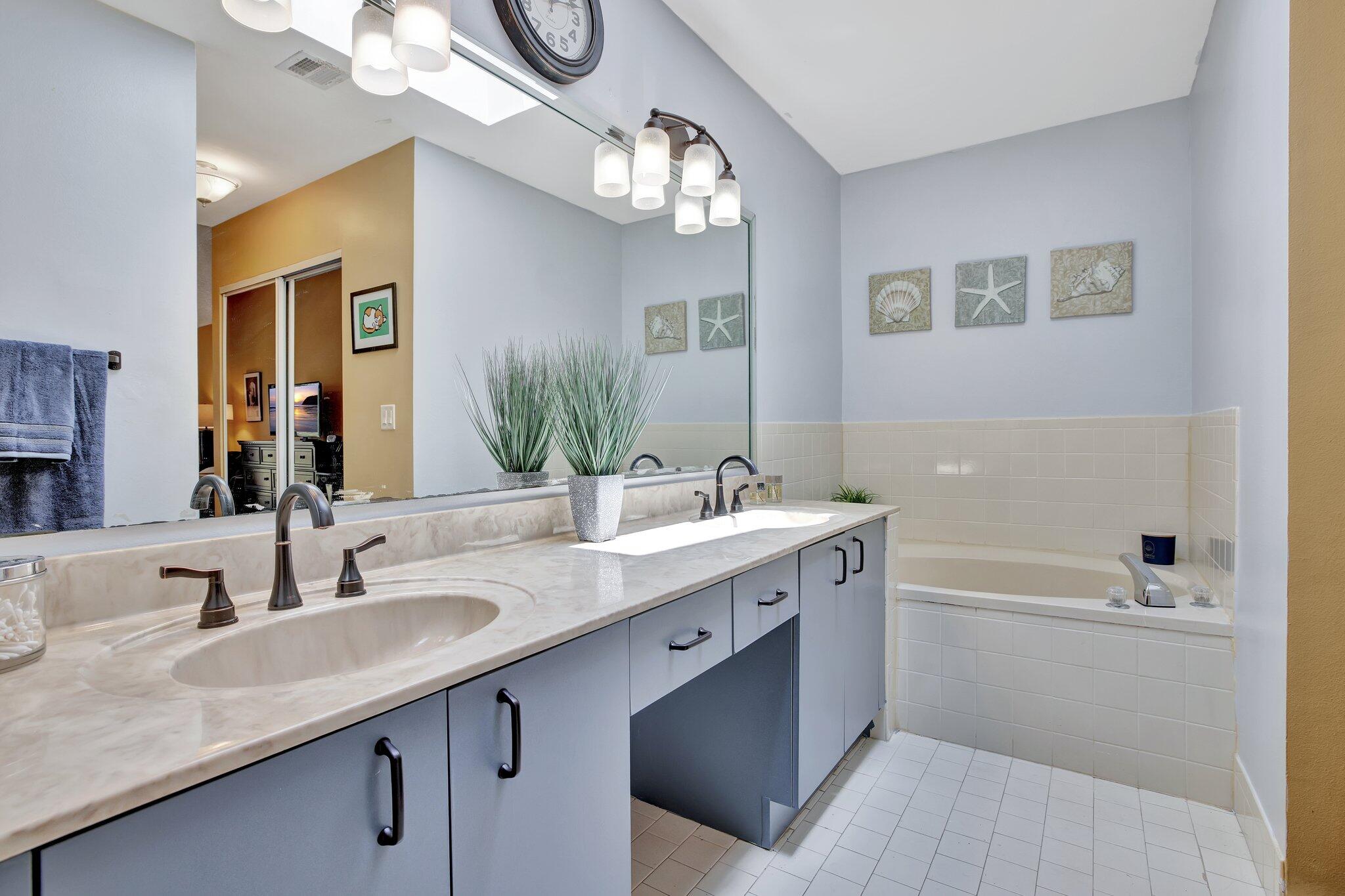 5414 NW 52nd Avenue NW