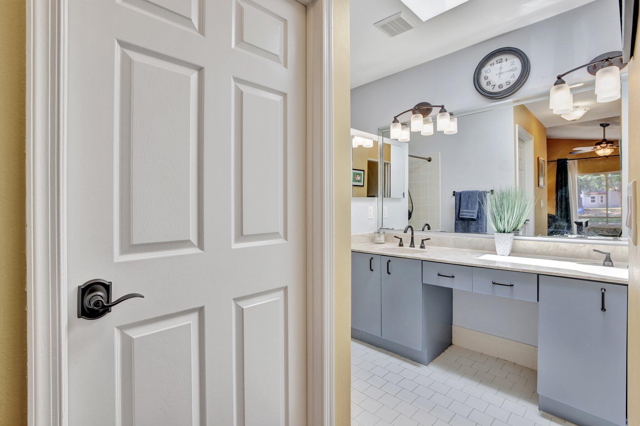 5414 NW 52nd Avenue NW