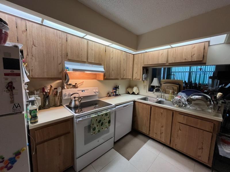106 Lake Emerald Drive 303