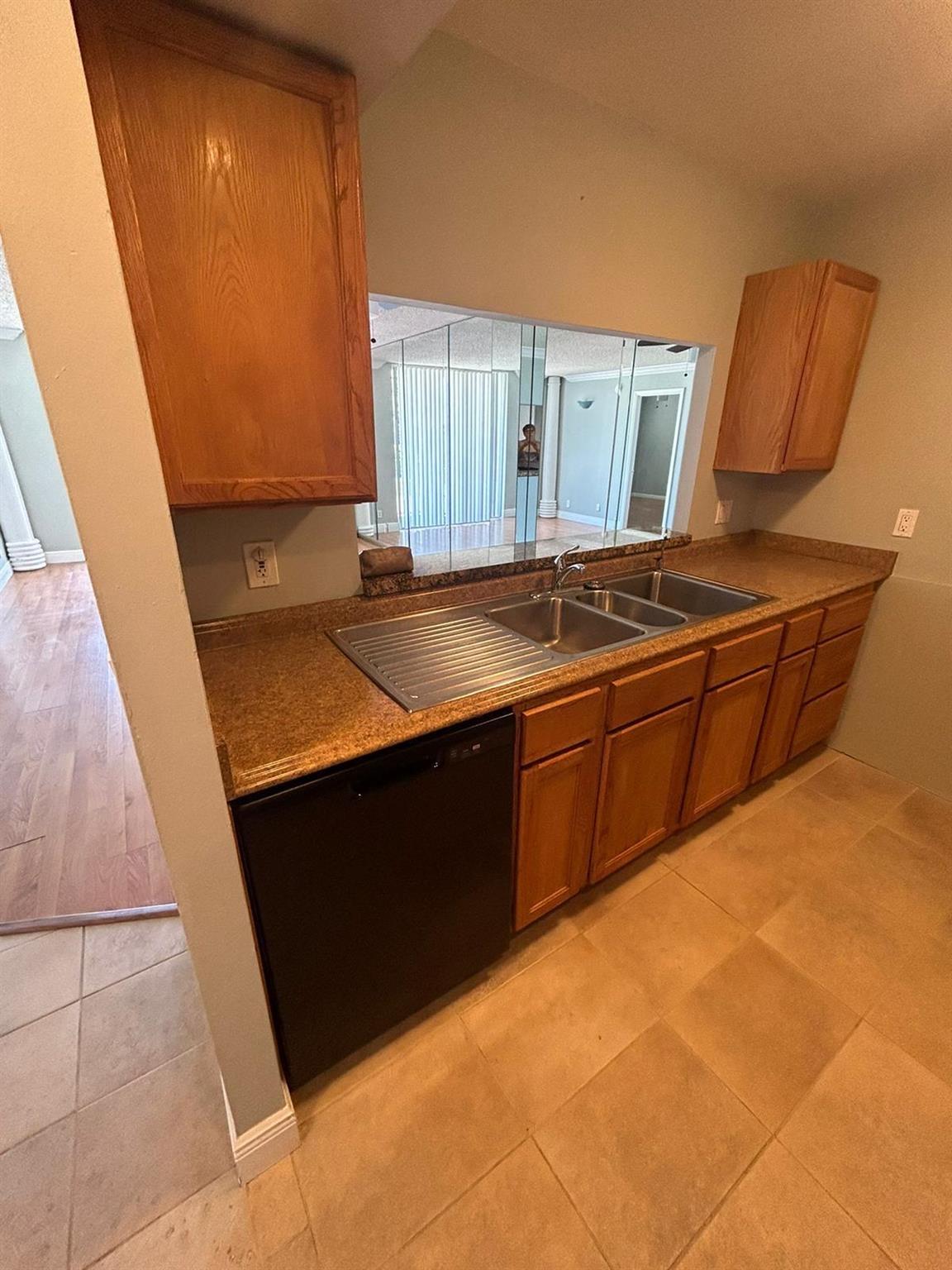 480 Executive Center Drive 1a